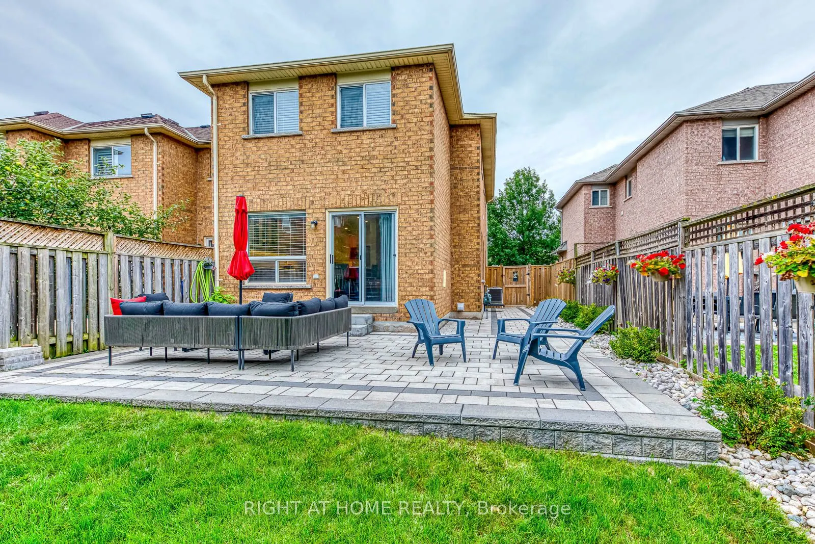 2472 Newcastle Crescent