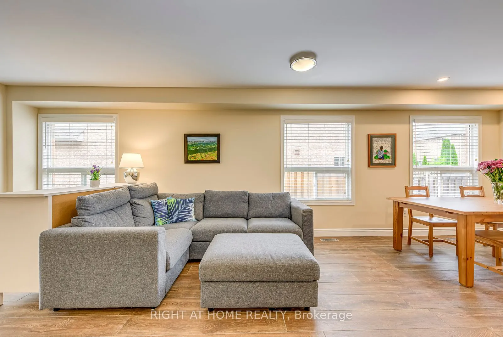 2472 Newcastle Crescent