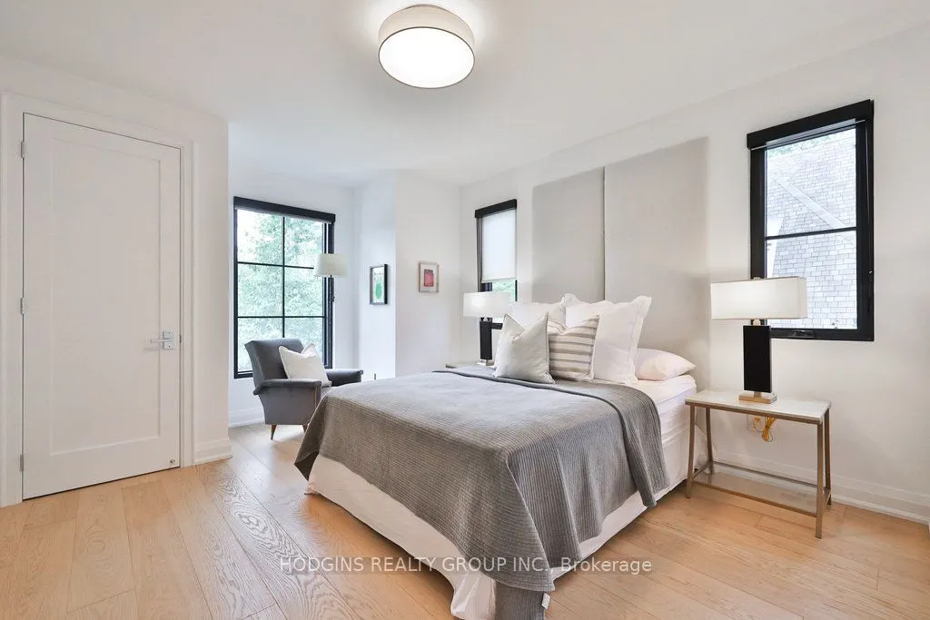238 Mineola Road W