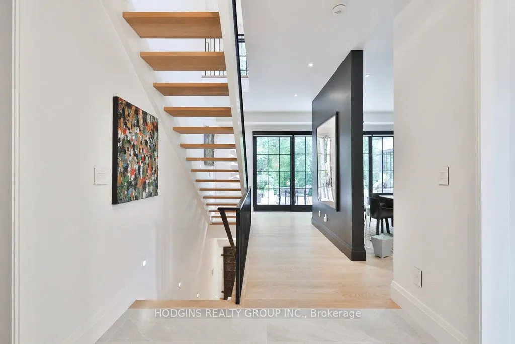 238 Mineola Road W