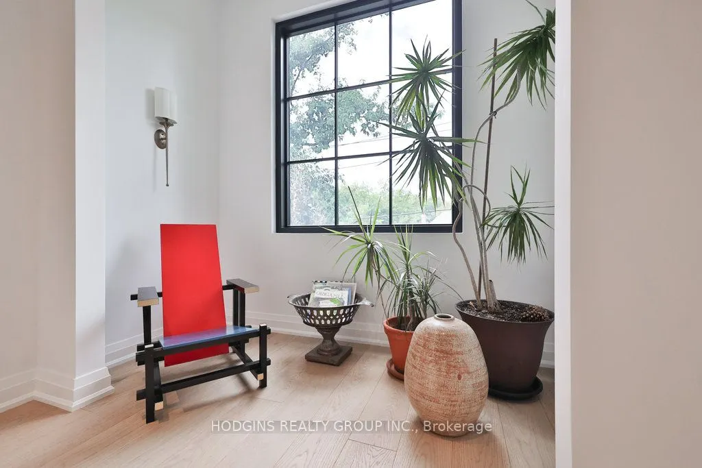 238 Mineola Road W