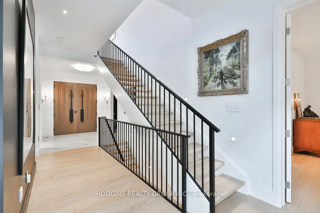 238 Mineola Road W