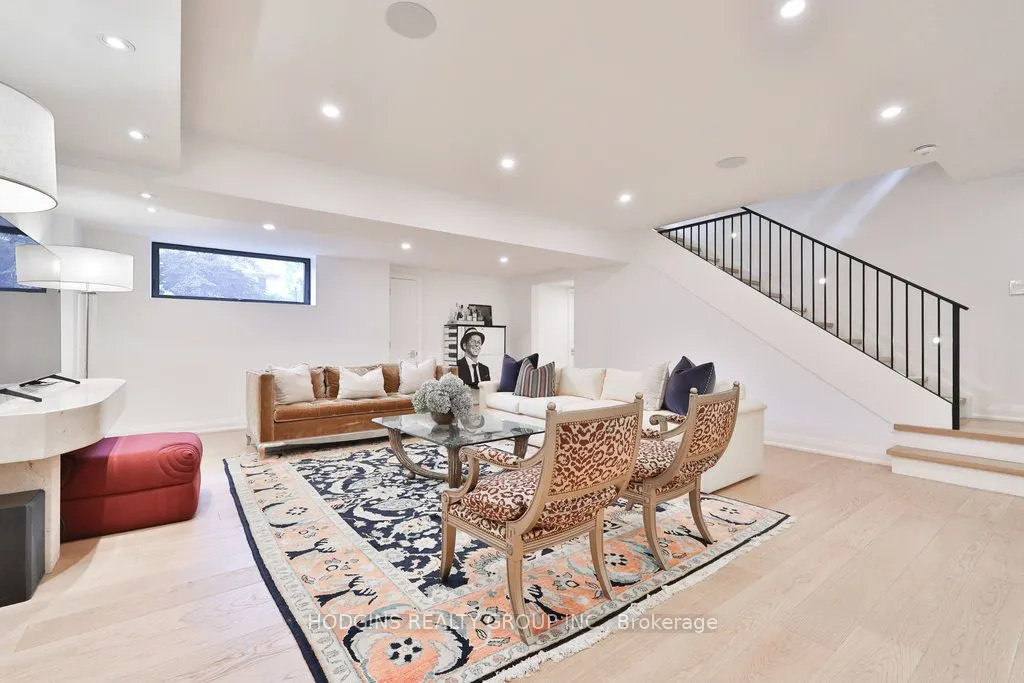 238 Mineola Road W