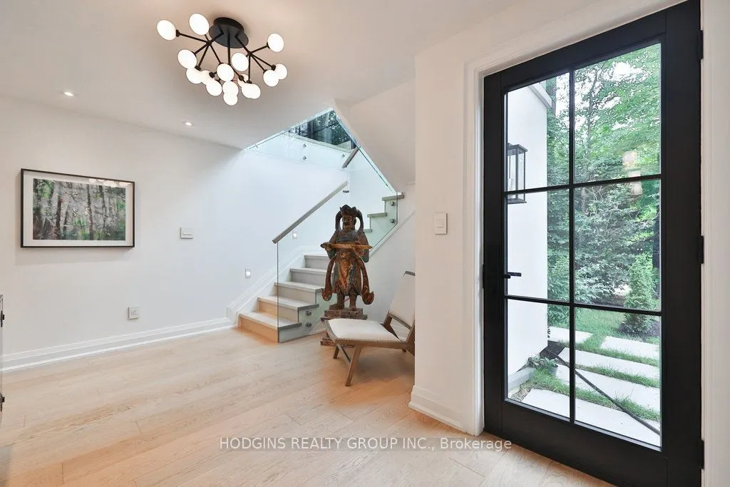 238 Mineola Road W
