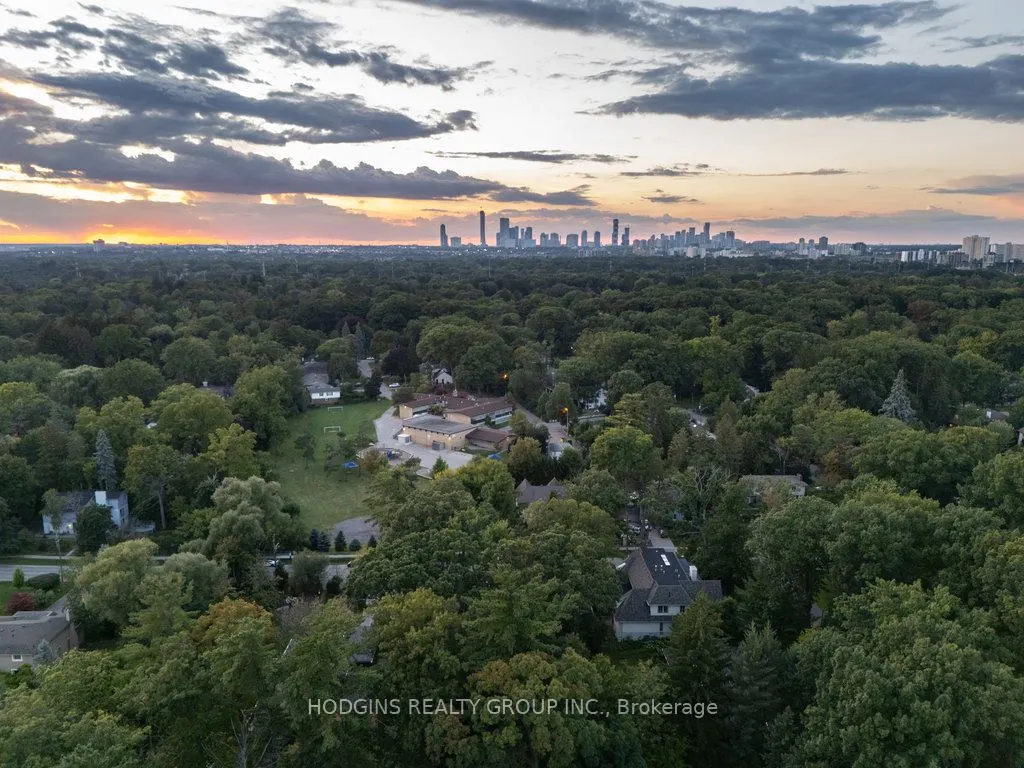 238 Mineola Road W