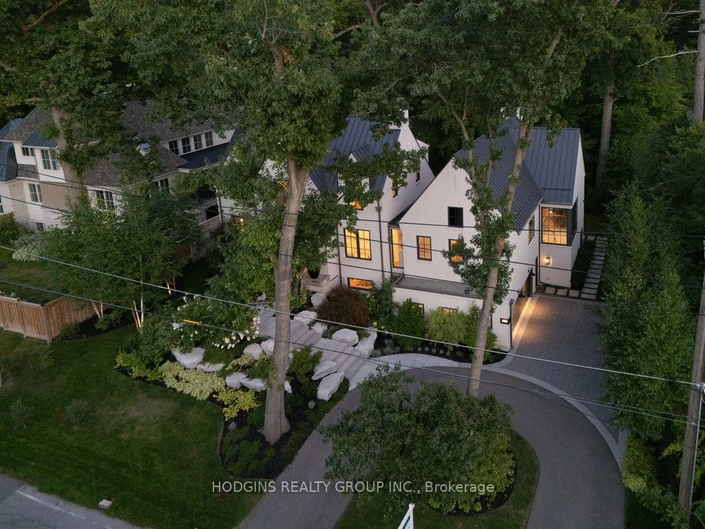 238 Mineola Road W