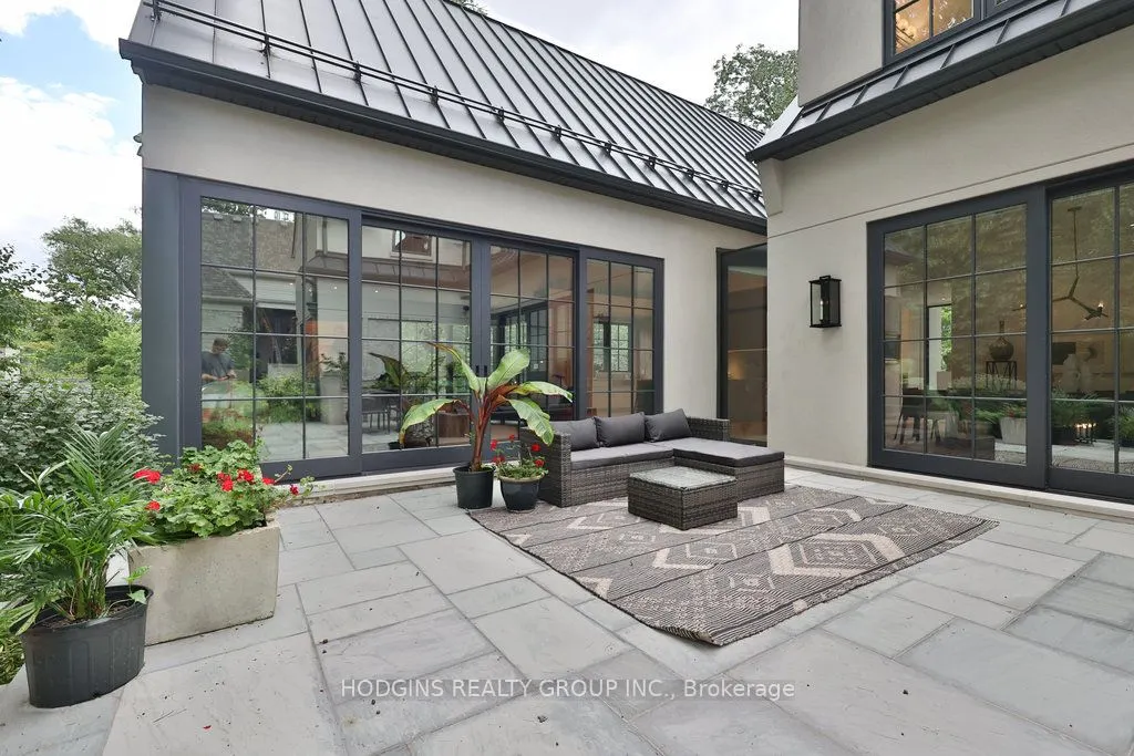 238 Mineola Road W