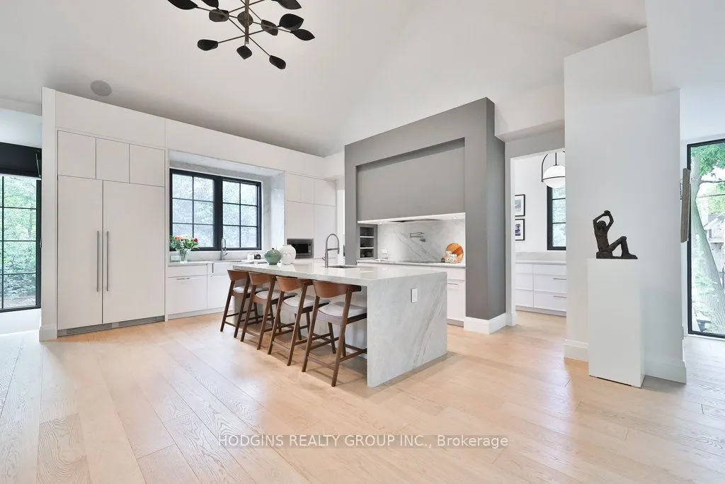 238 Mineola Road W