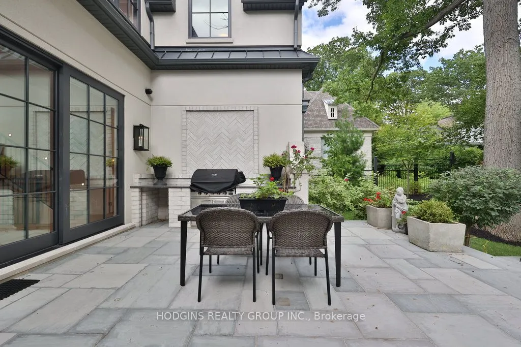 238 Mineola Road W