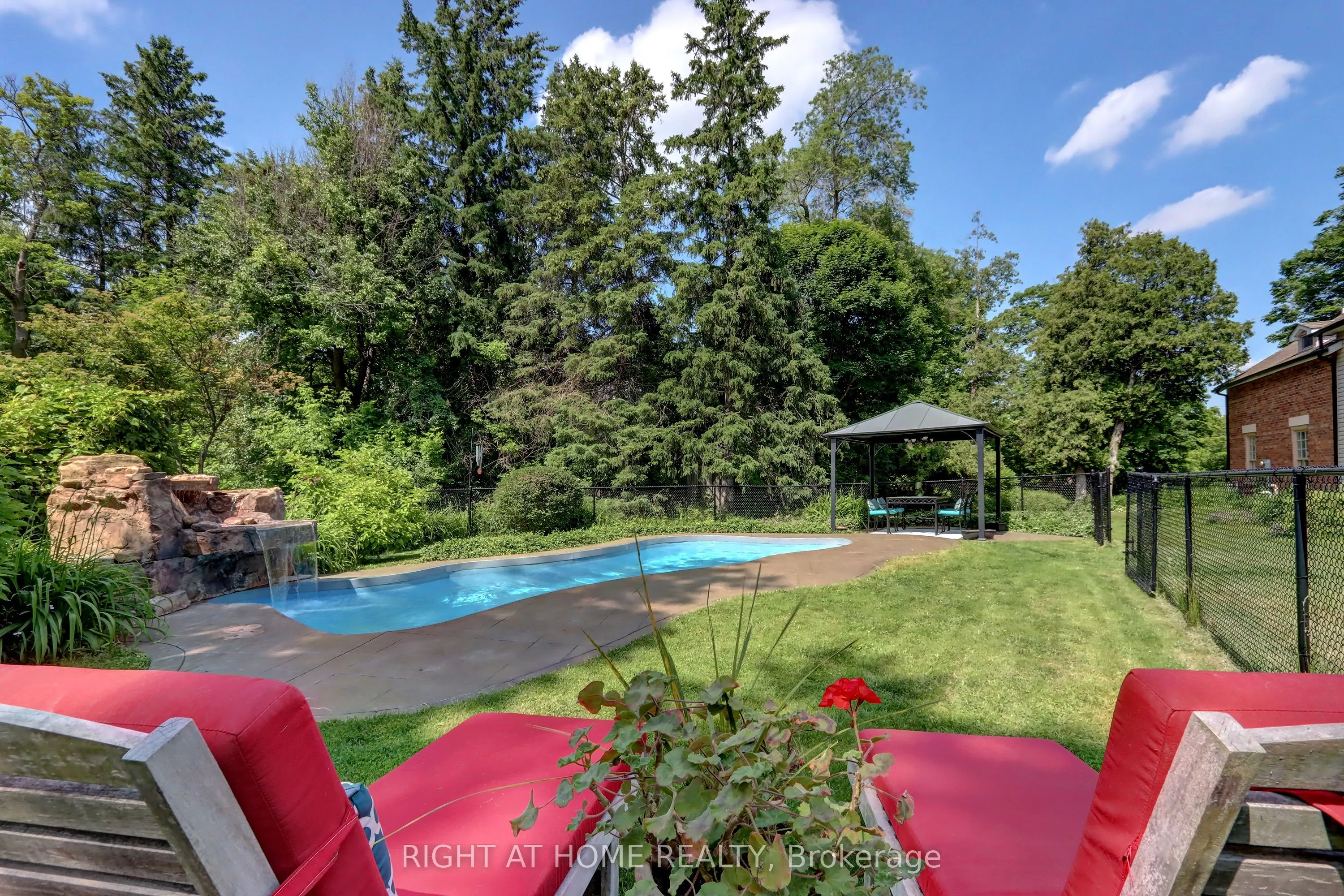 4 Stewarttown Road