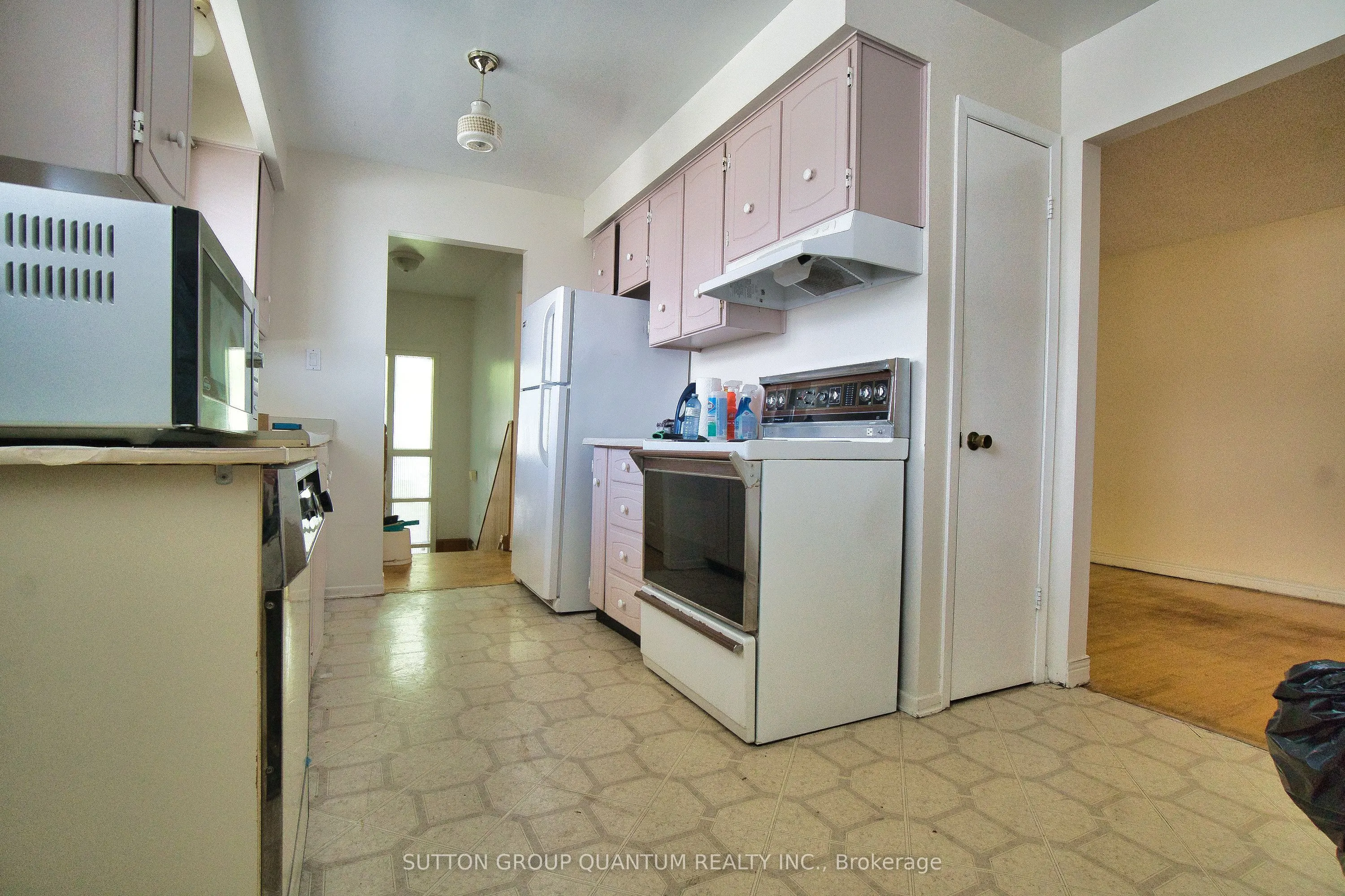 797 Eaglemount Crescent