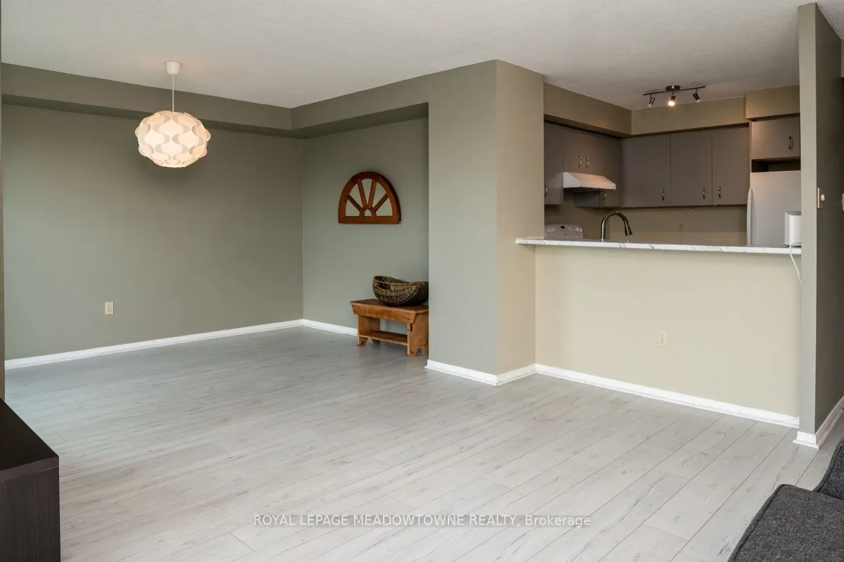 2155 Burnhamthorpe Road W, #902