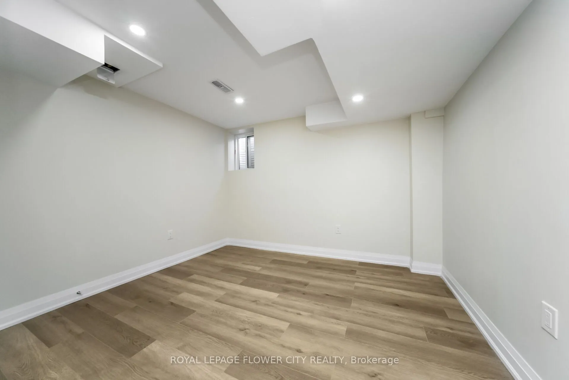 4 Natalie Court E