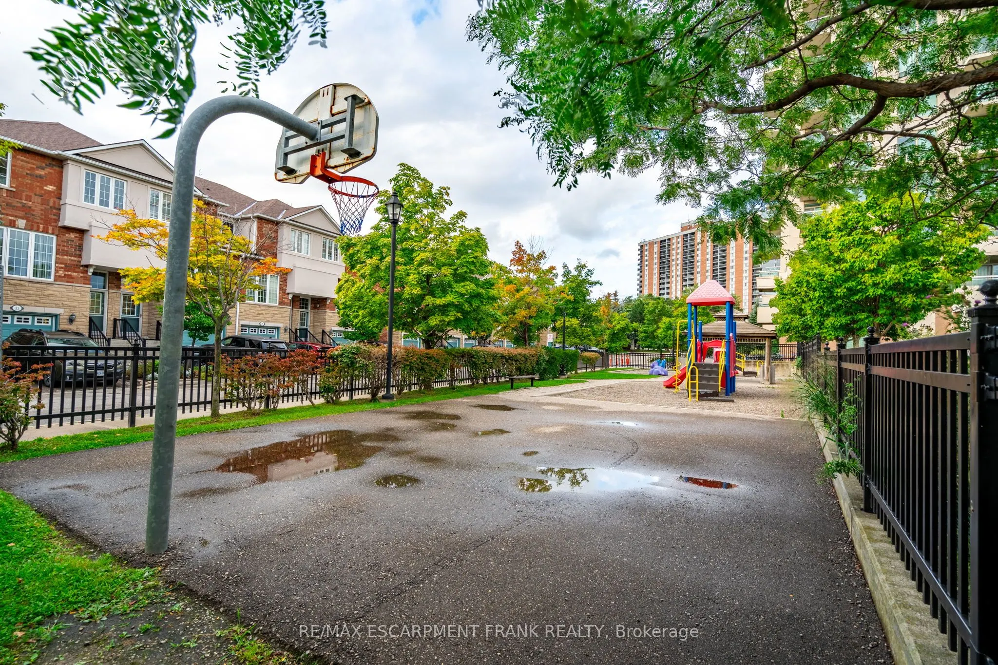 1359 RATHBURN Road E, #1801