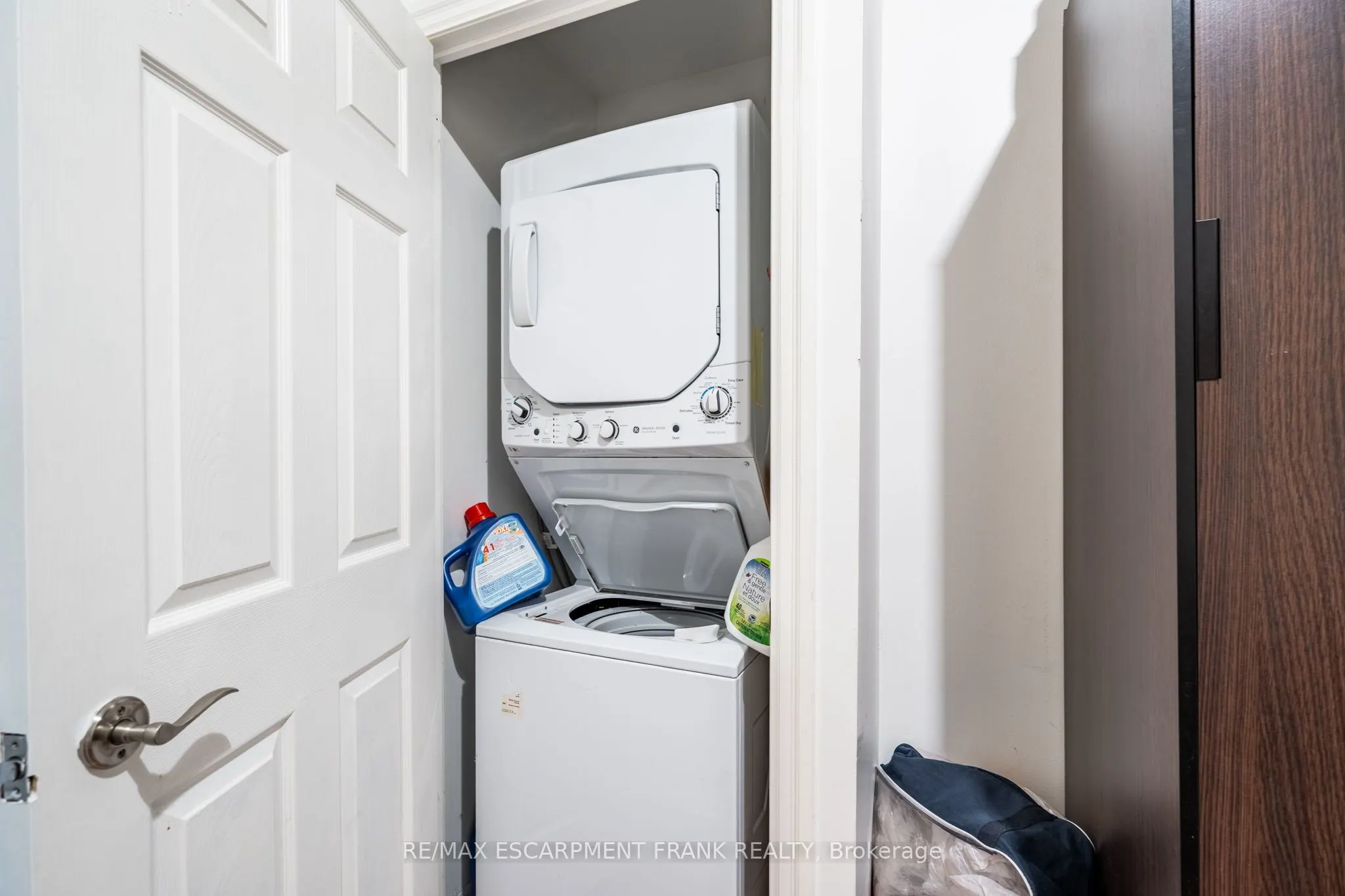 1359 RATHBURN Road E, #1801