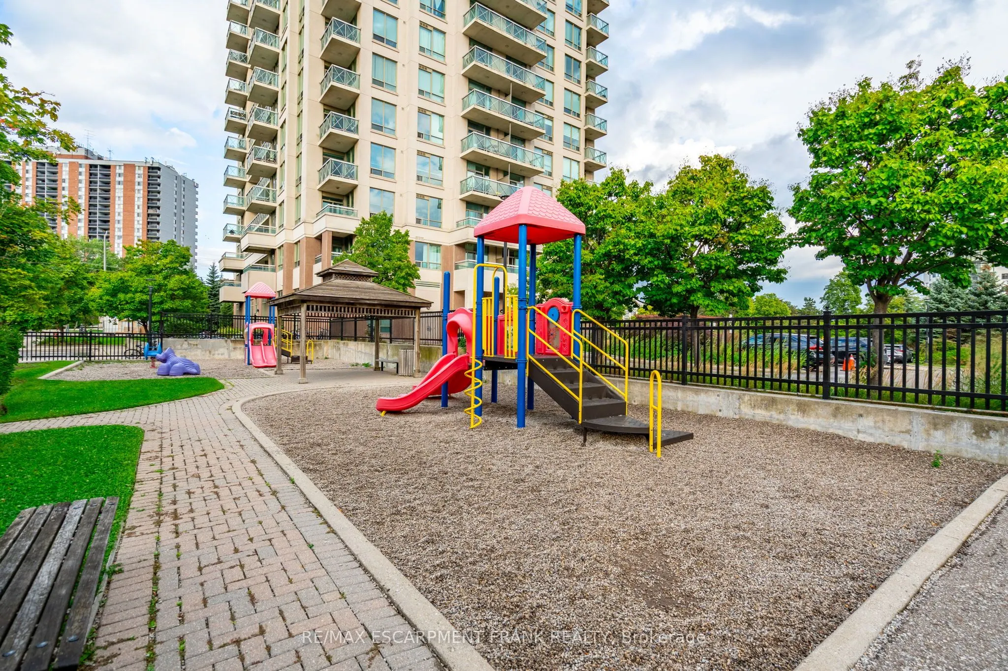 1359 RATHBURN Road E, #1801