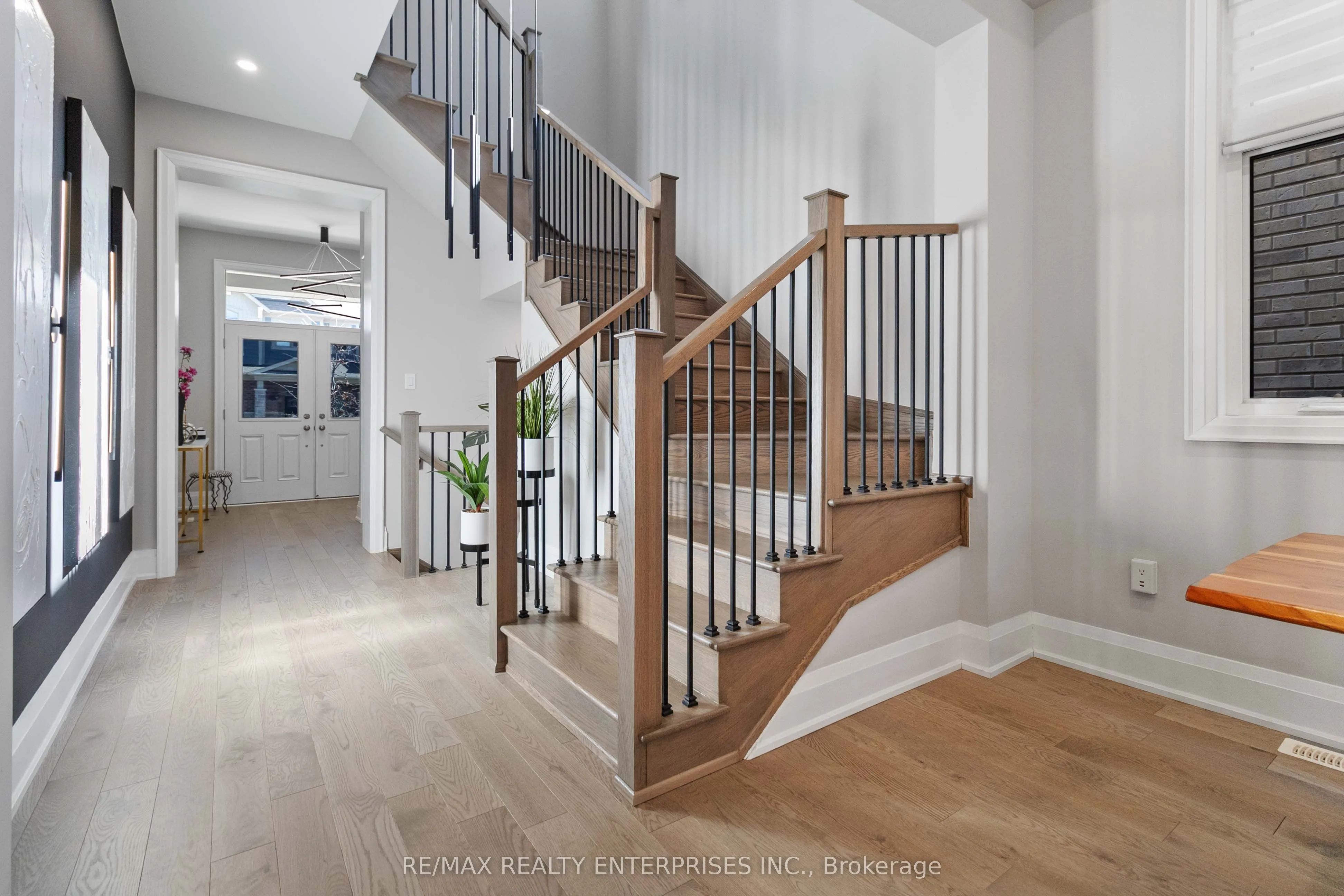 1437 Lakeport Crescent