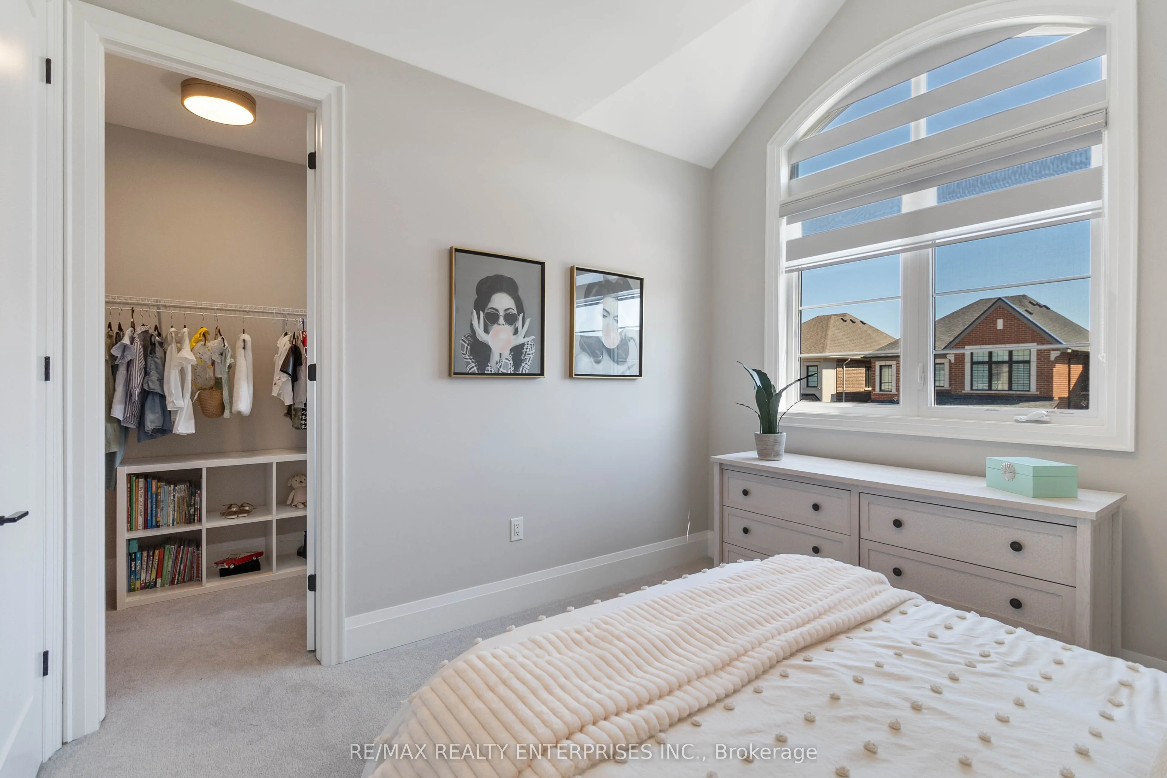 1437 Lakeport Crescent