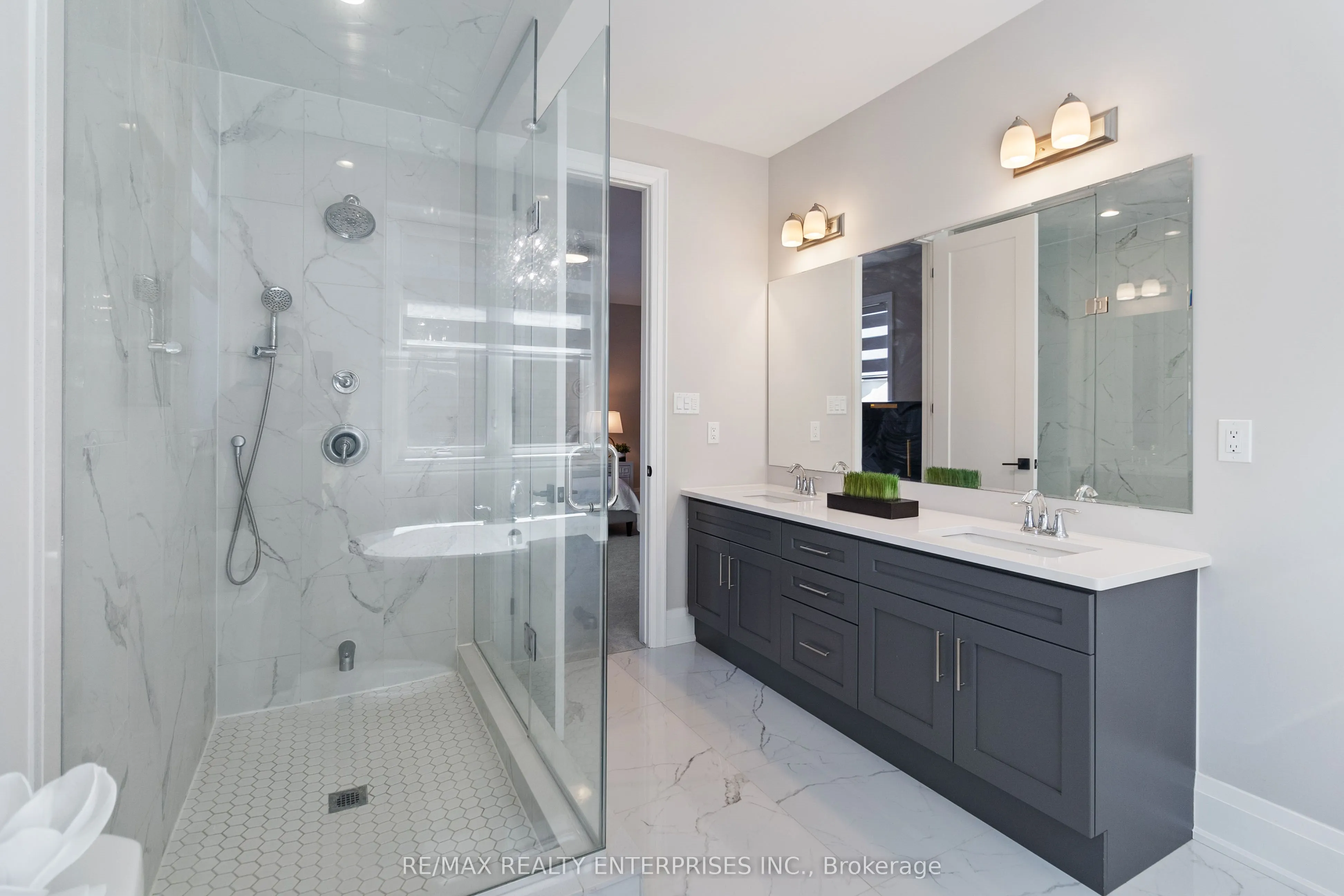 1437 Lakeport Crescent