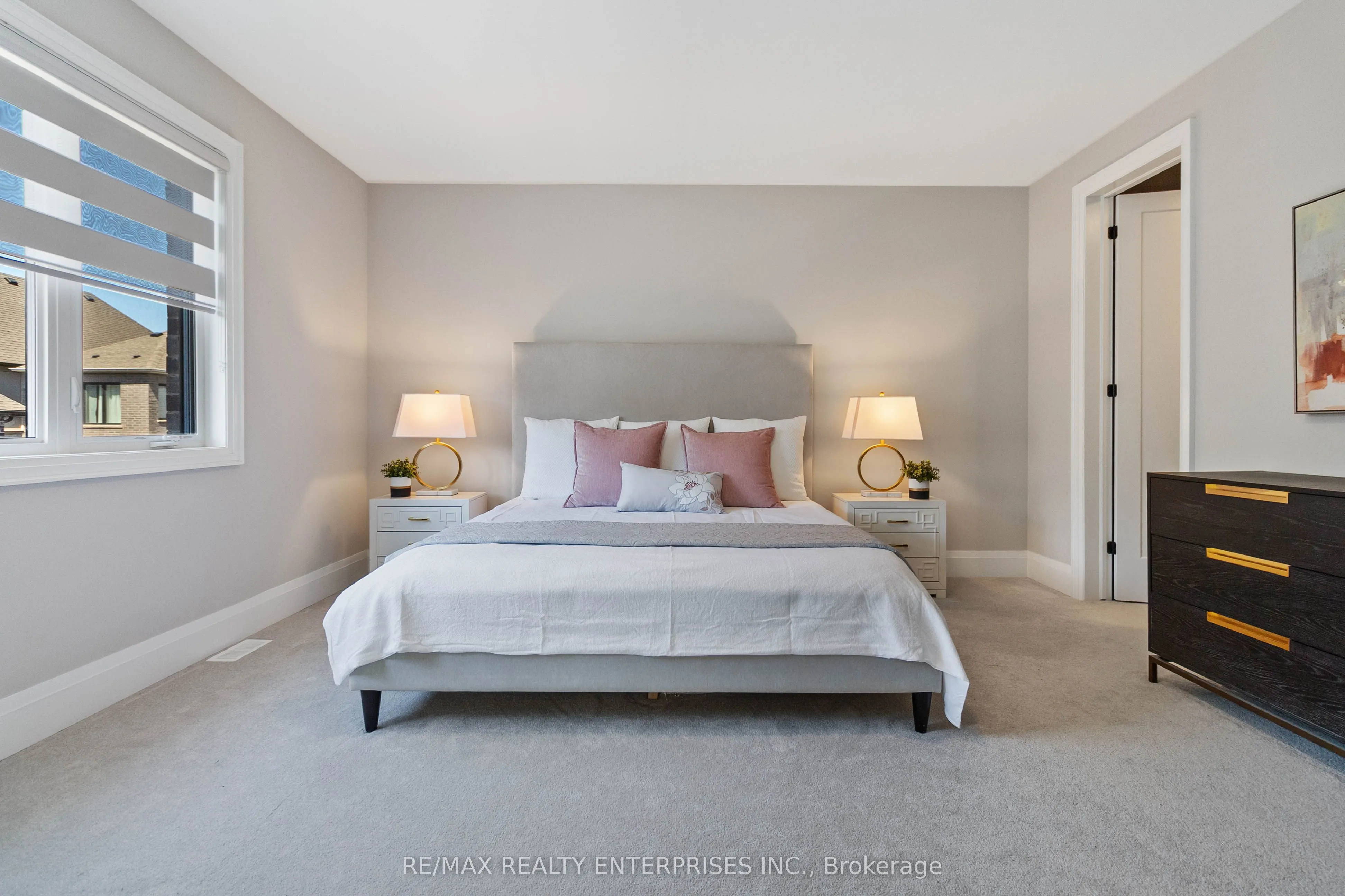 1437 Lakeport Crescent