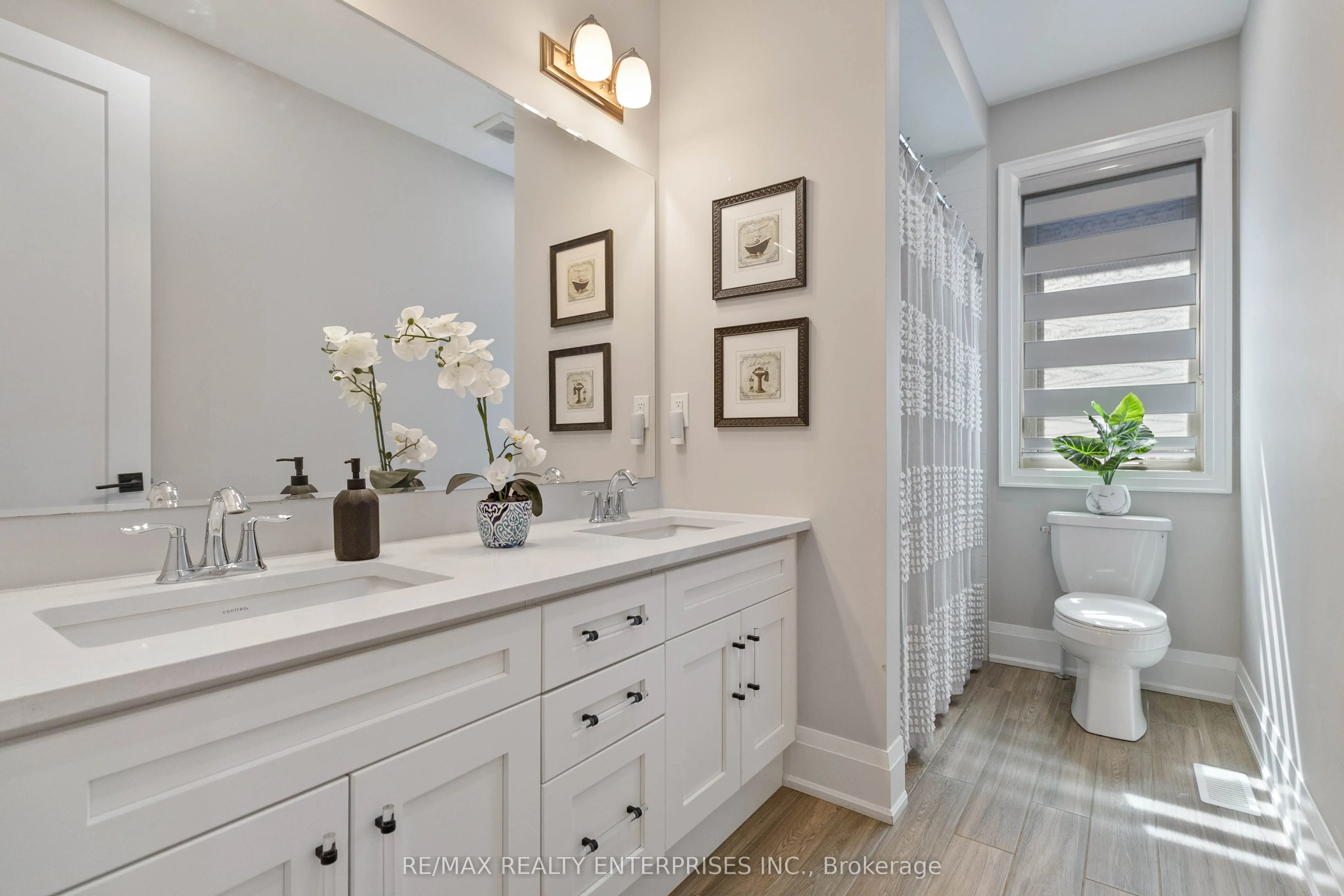 1437 Lakeport Crescent