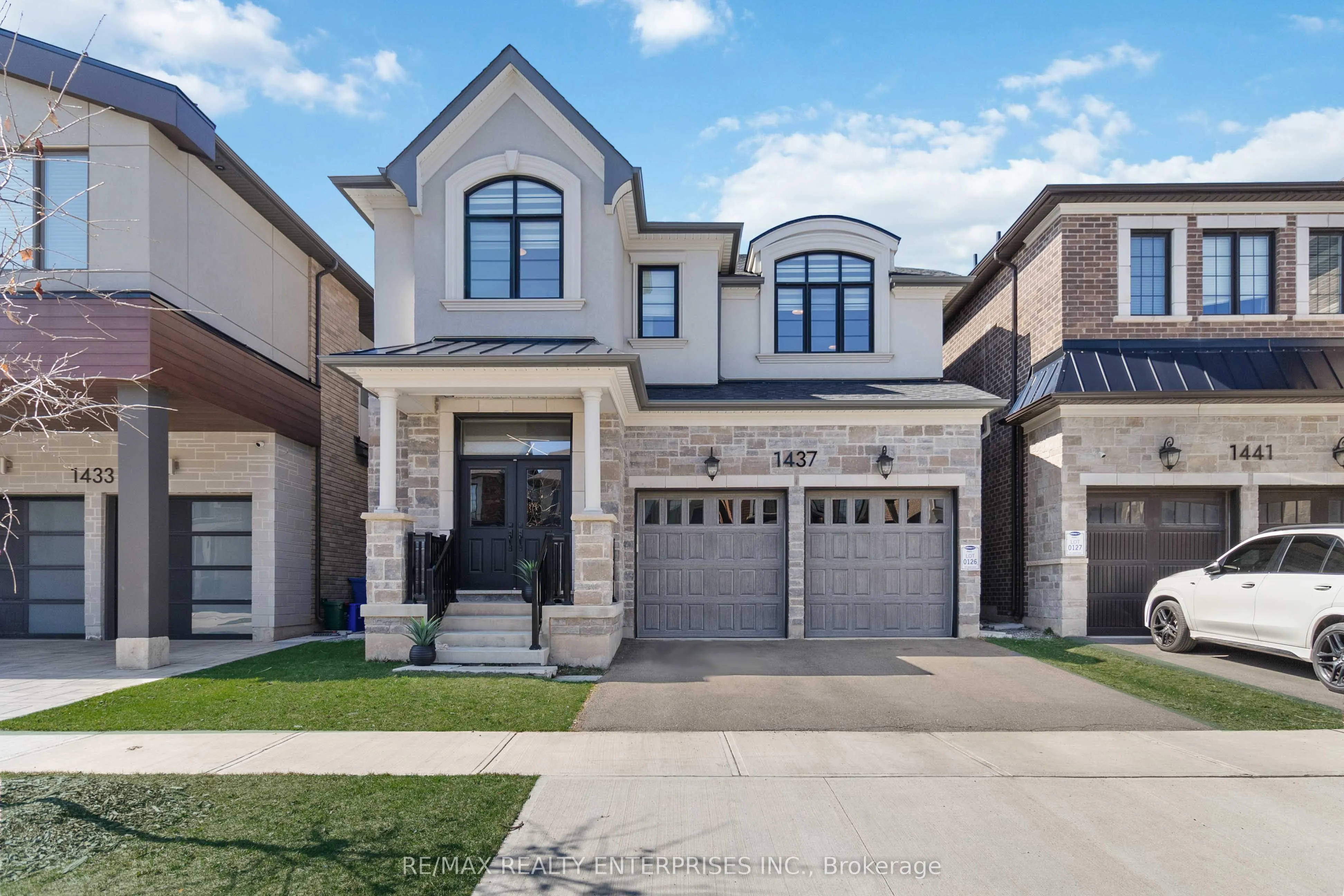 1437 Lakeport Crescent