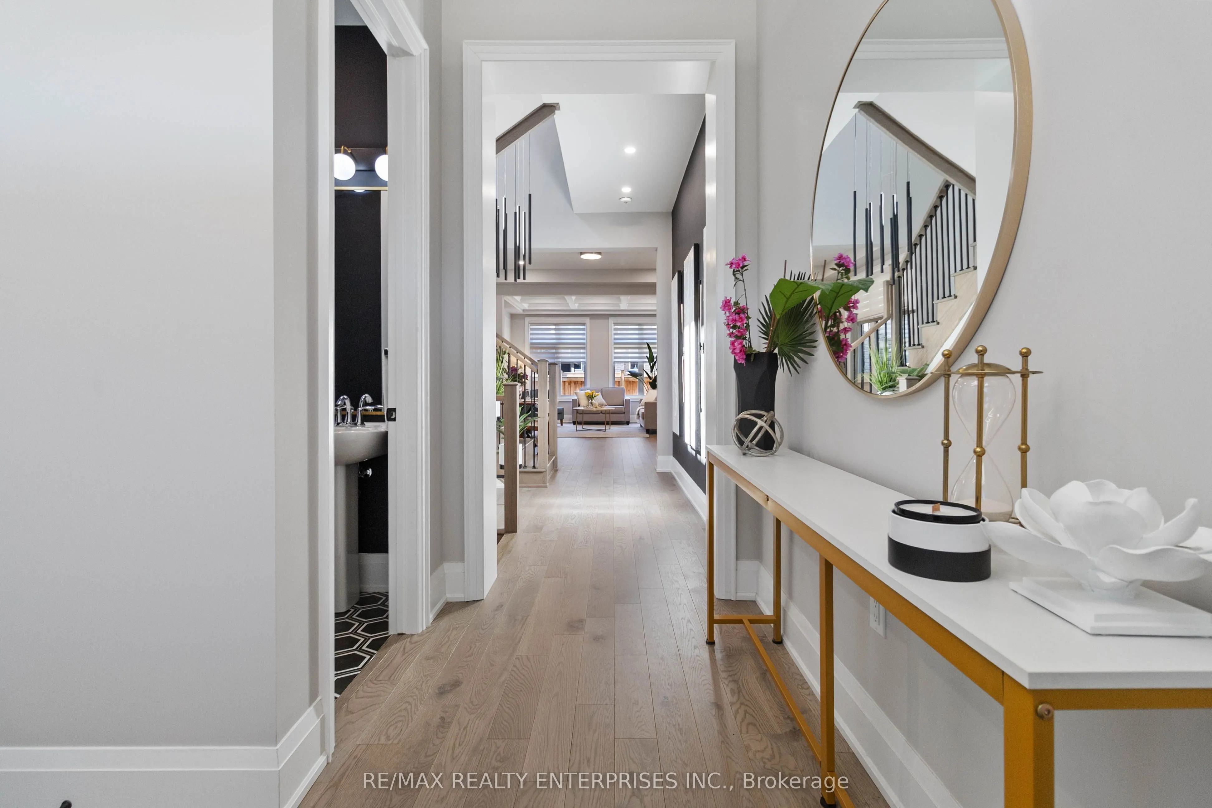 1437 Lakeport Crescent