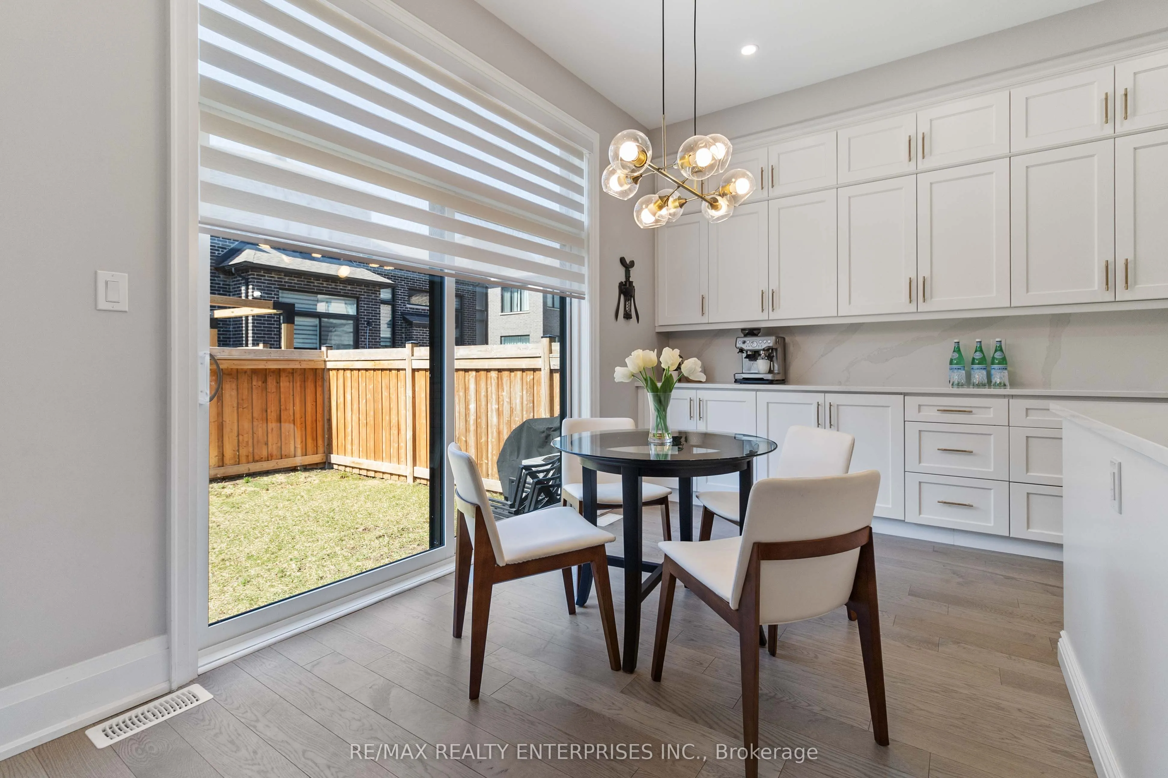 1437 Lakeport Crescent