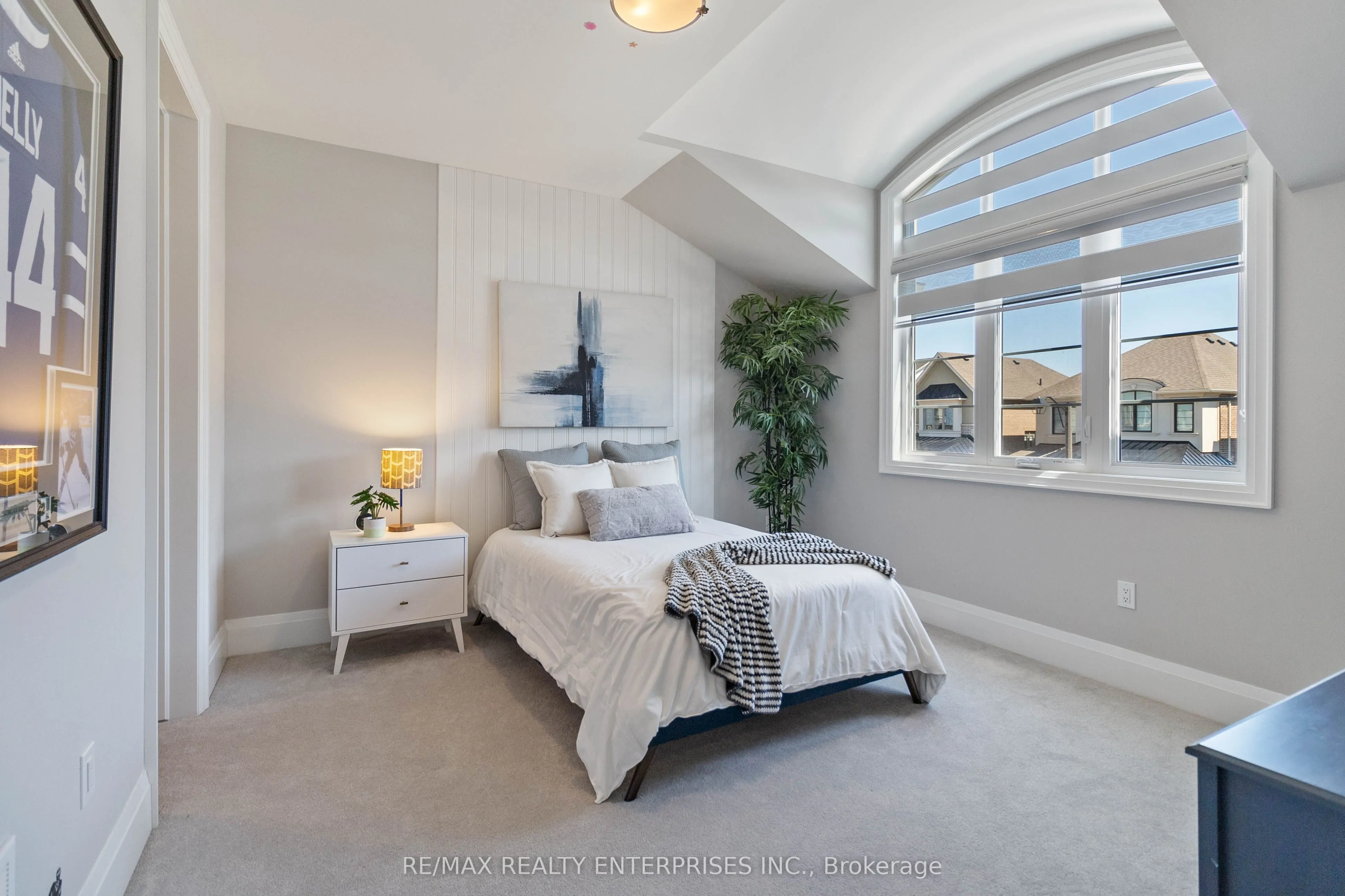 1437 Lakeport Crescent
