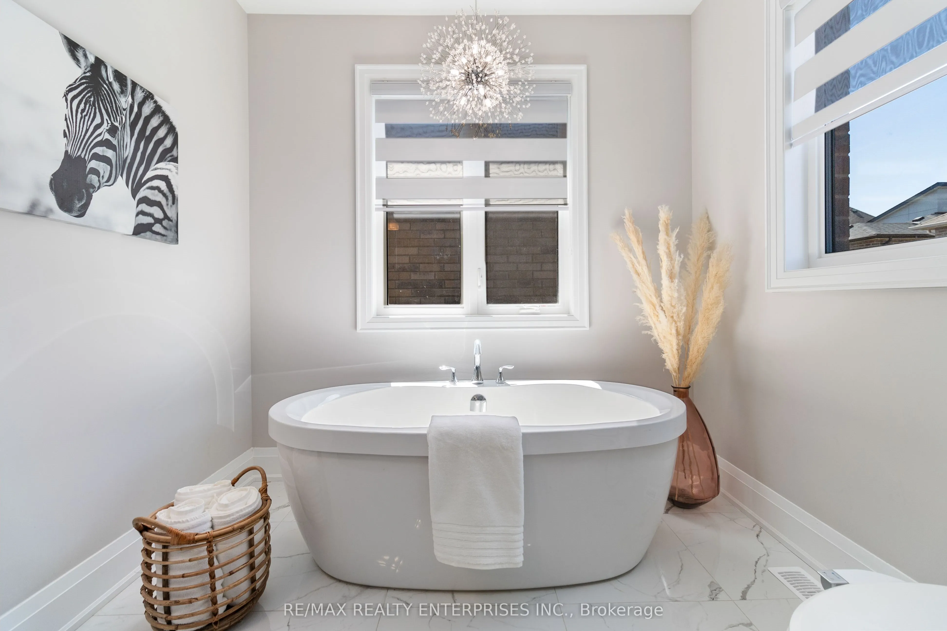 1437 Lakeport Crescent