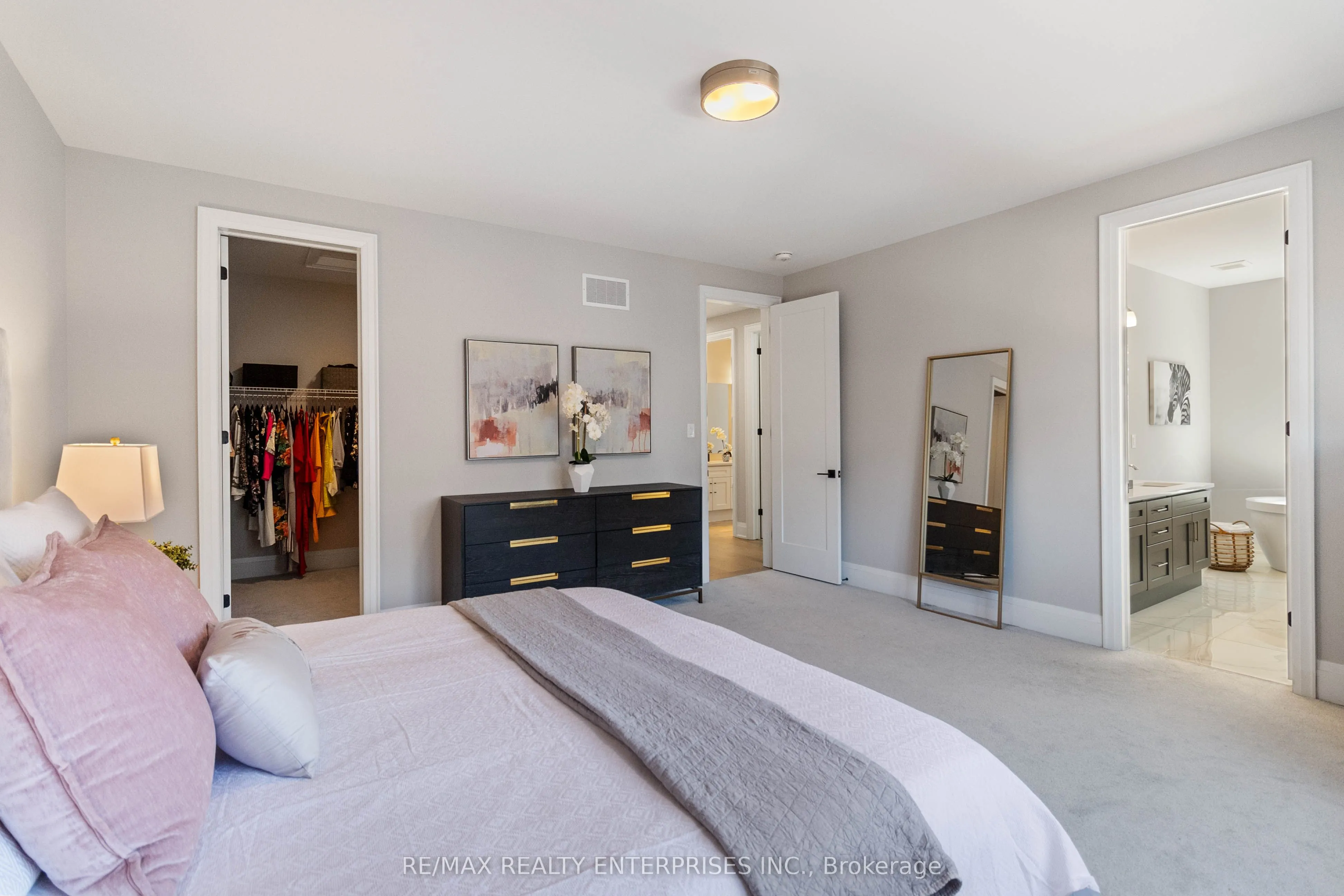 1437 Lakeport Crescent
