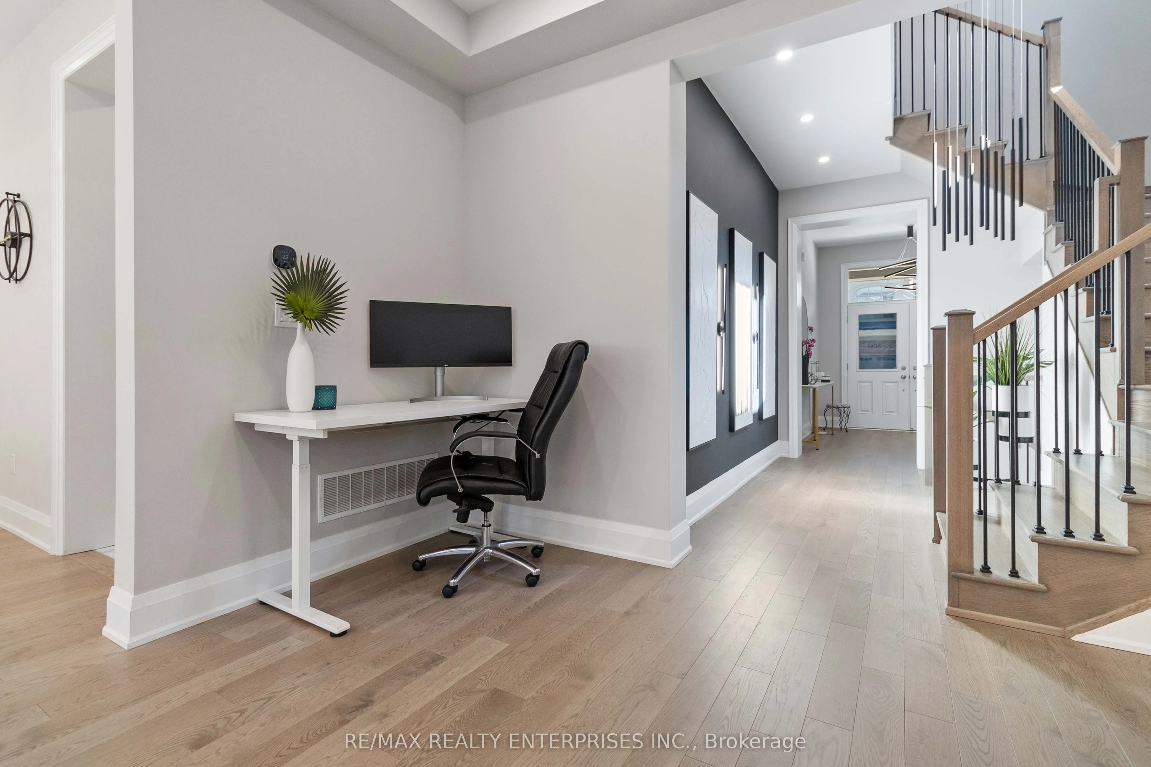 1437 Lakeport Crescent