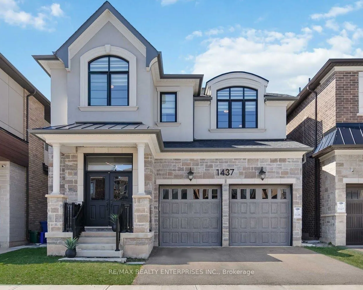 1437 Lakeport Crescent