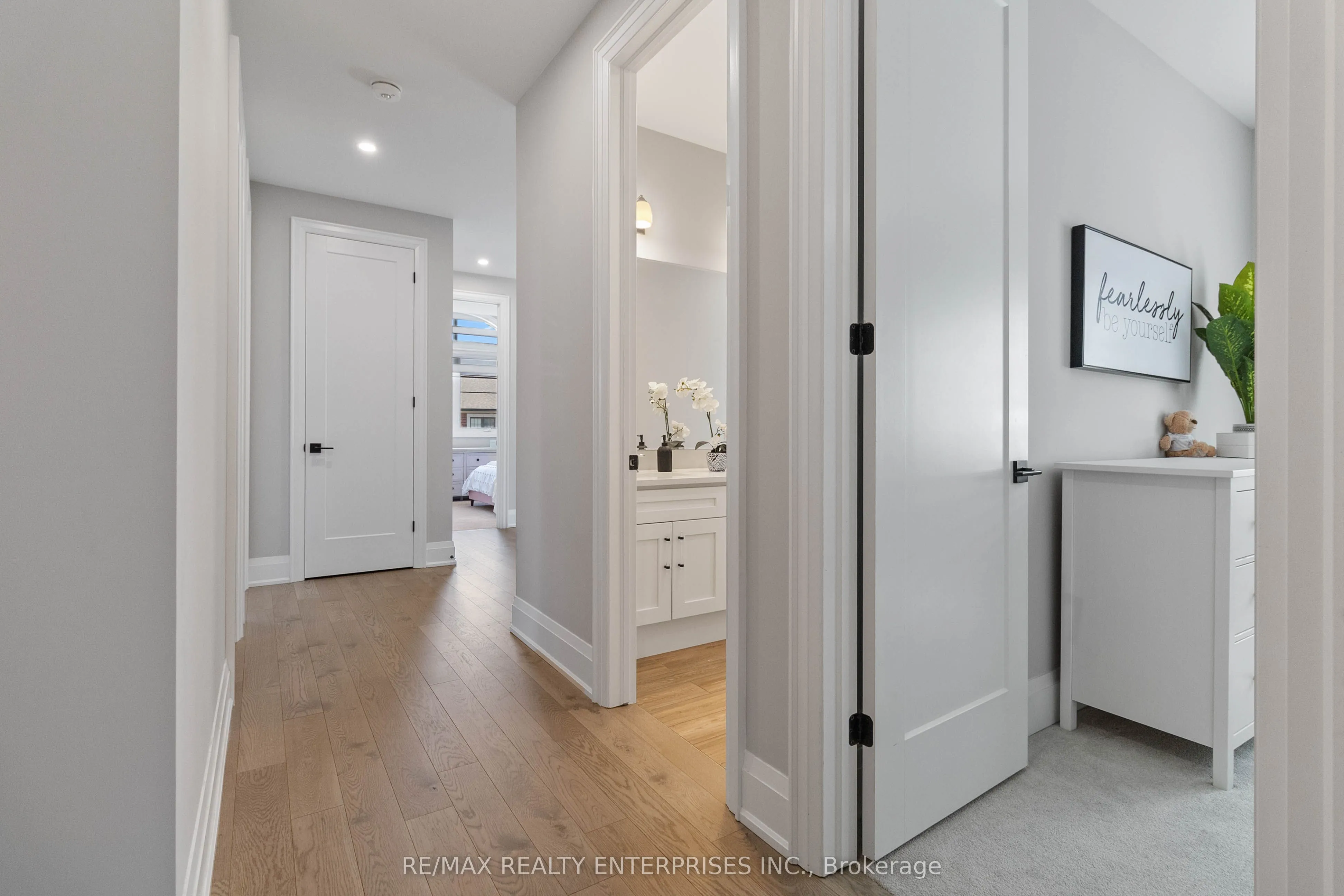 1437 Lakeport Crescent