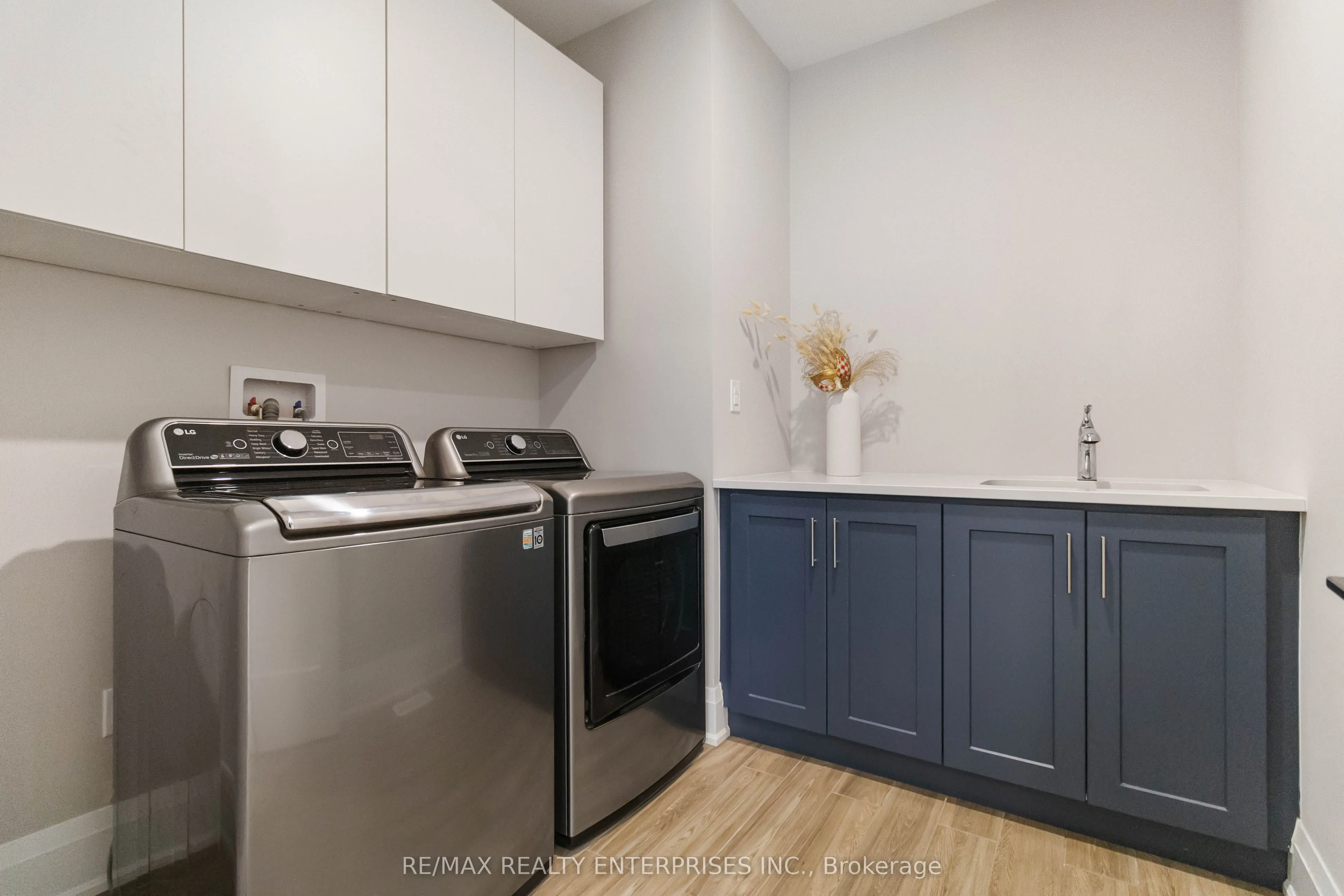 1437 Lakeport Crescent