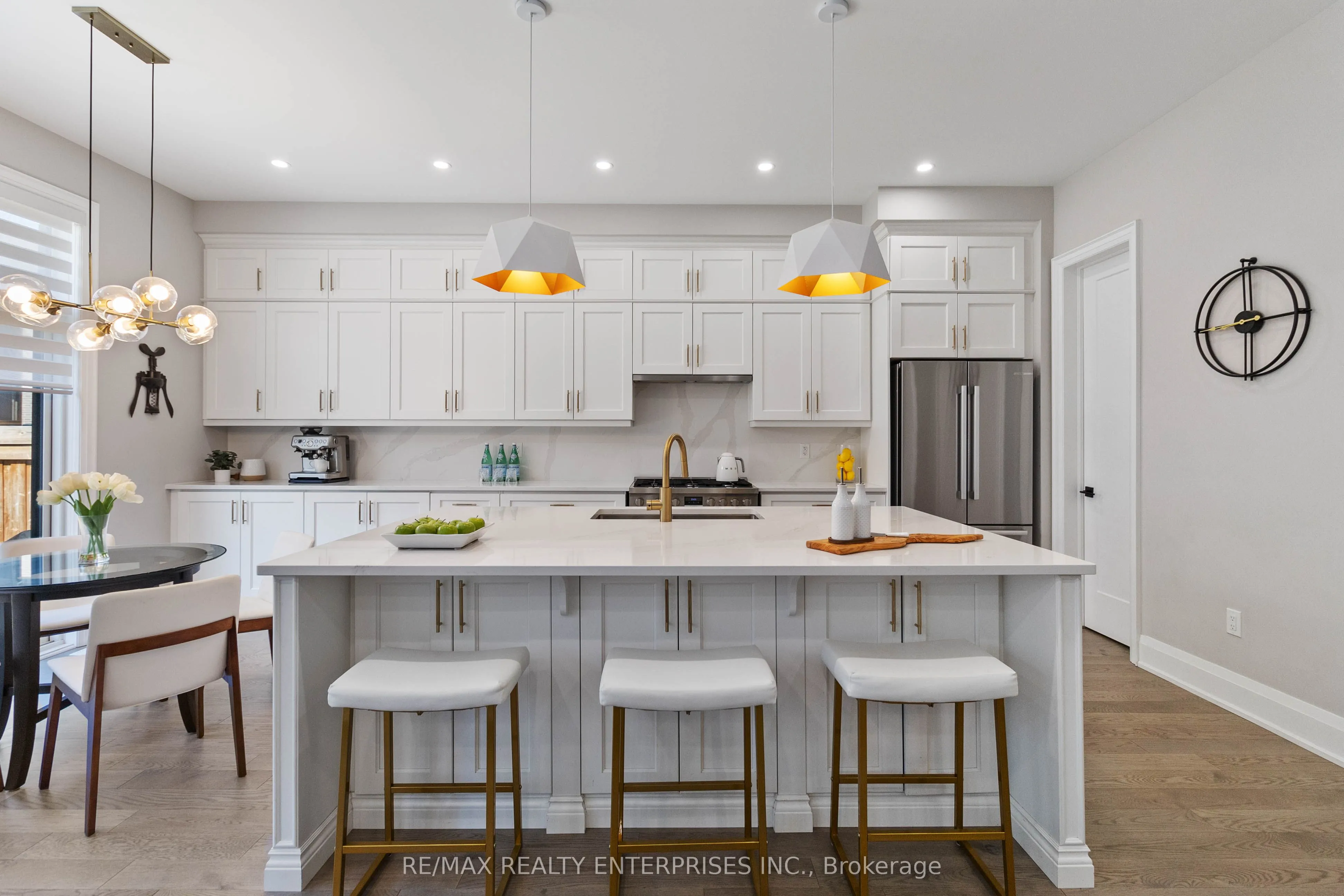 1437 Lakeport Crescent