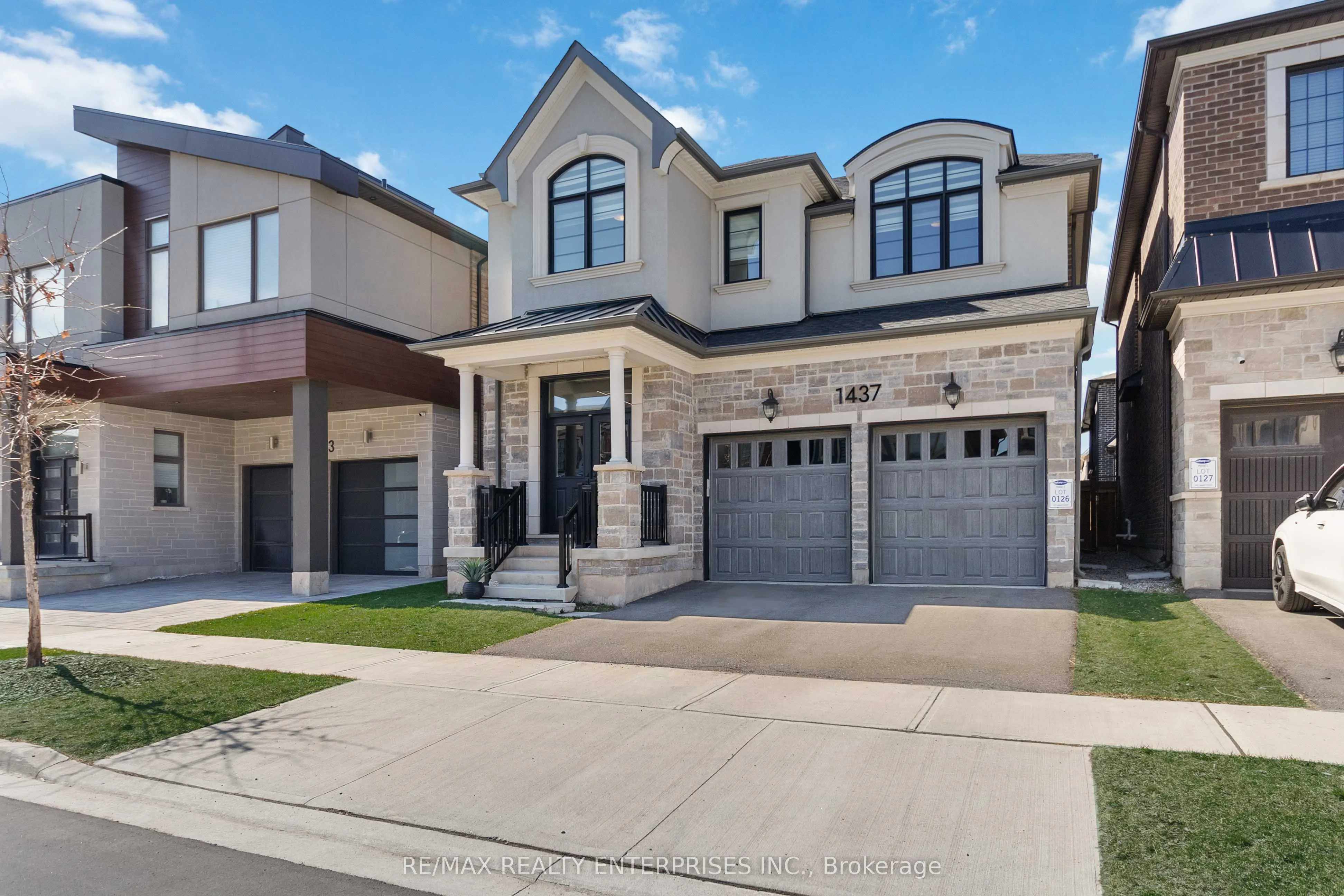 1437 Lakeport Crescent