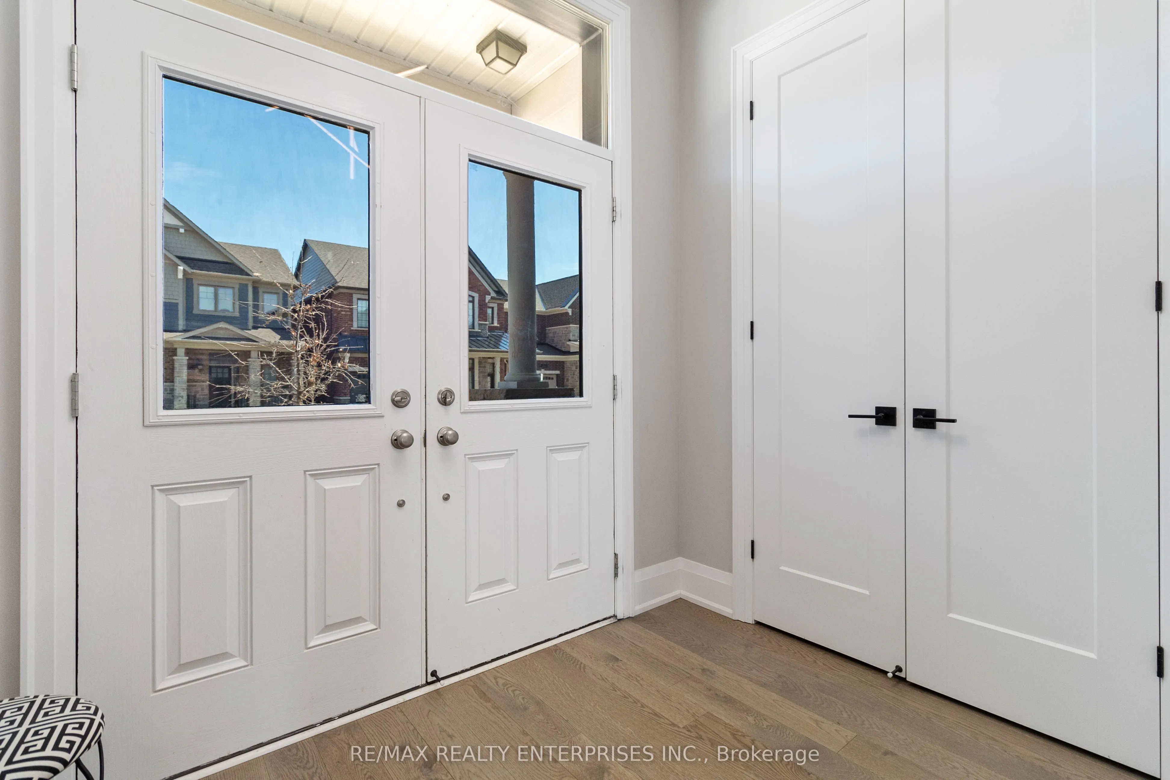 1437 Lakeport Crescent