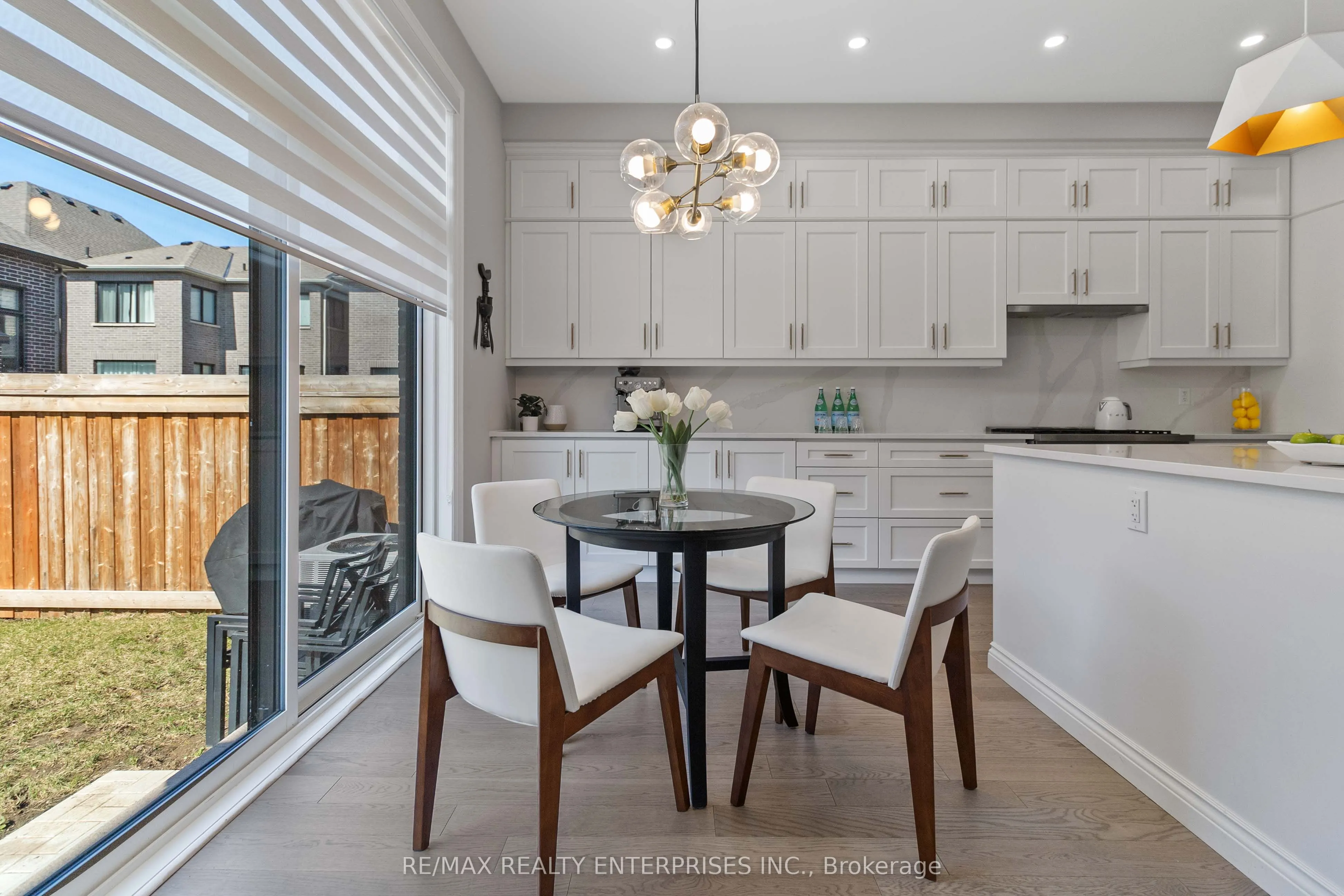 1437 Lakeport Crescent