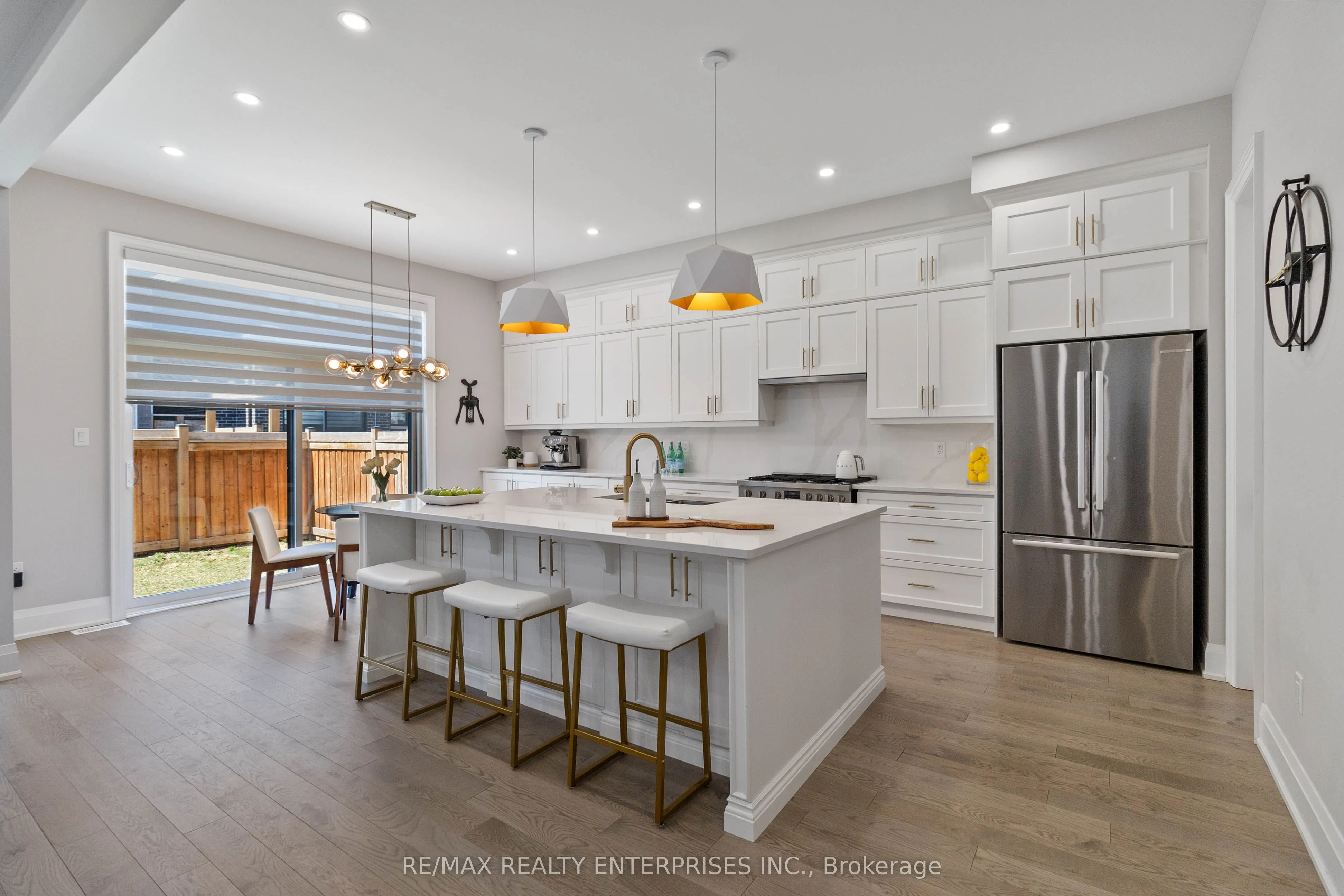 1437 Lakeport Crescent