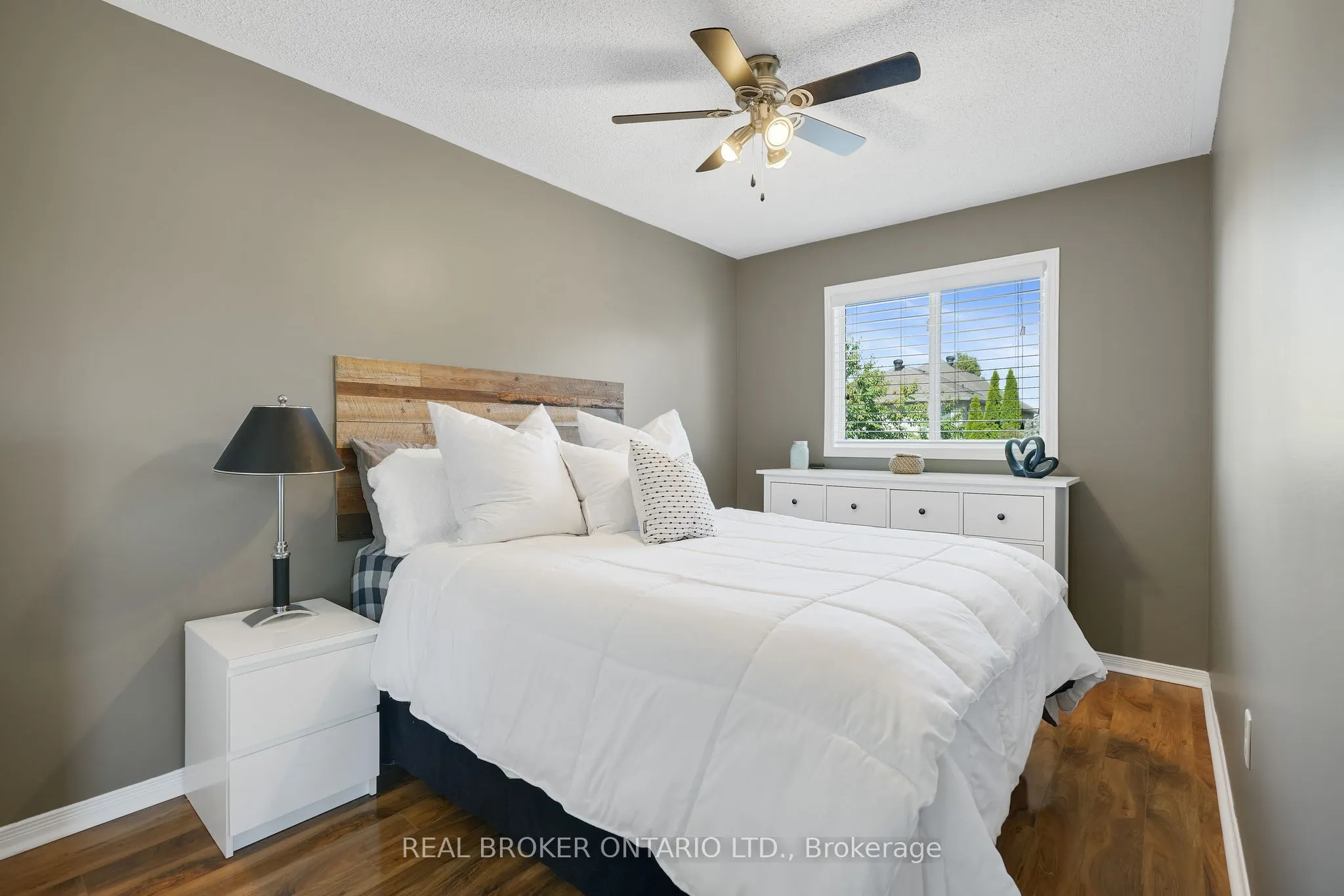 4 Ironhorse Crescent