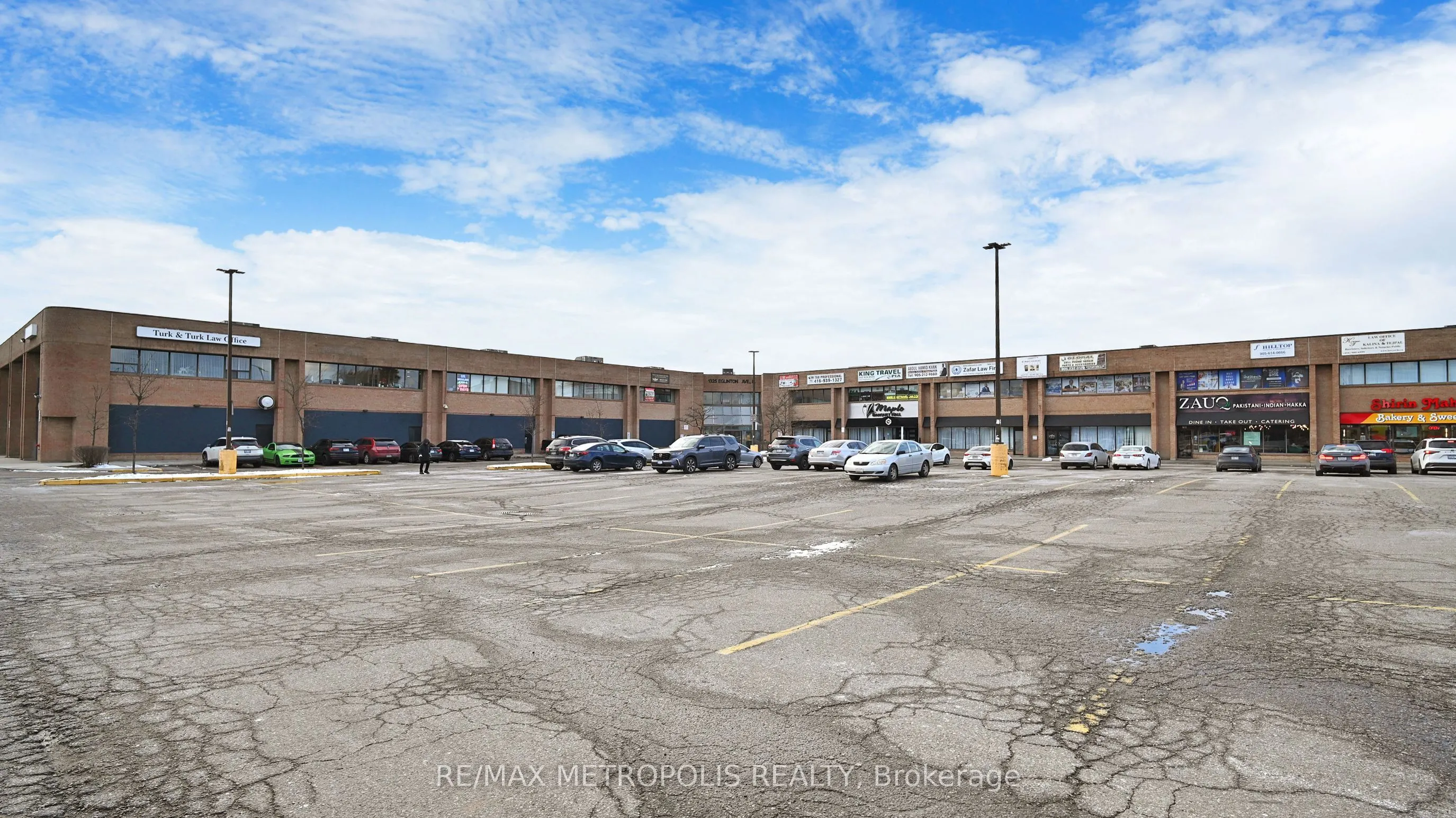 1325 Eglinton Avenue E, #211