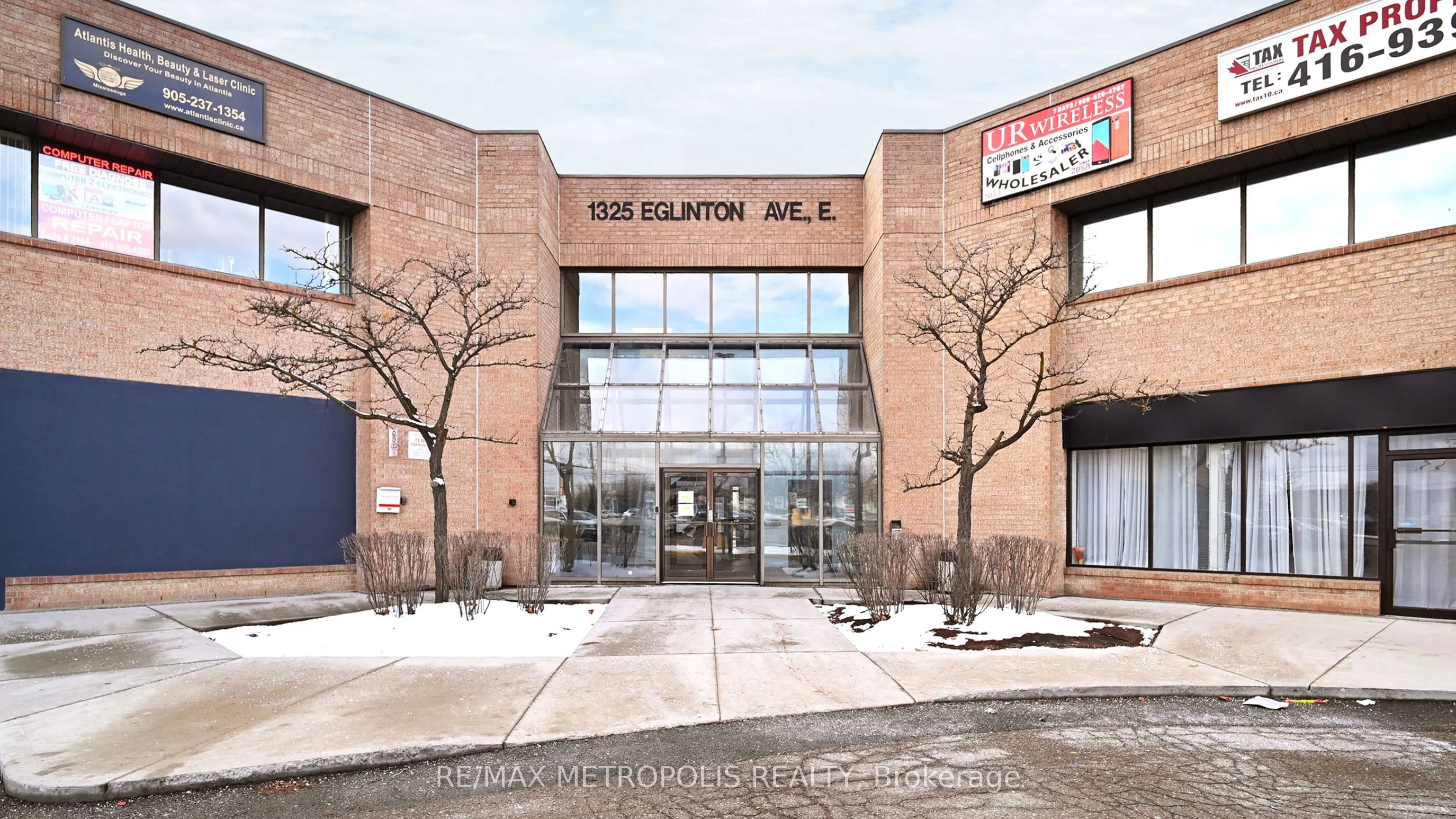 1325 Eglinton Avenue E, #211