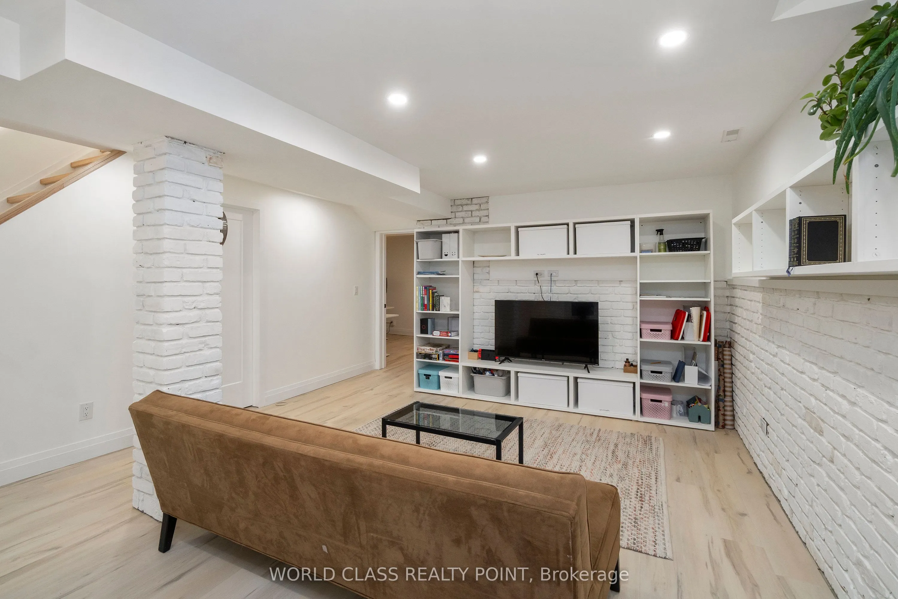 6548 Eastridge Road