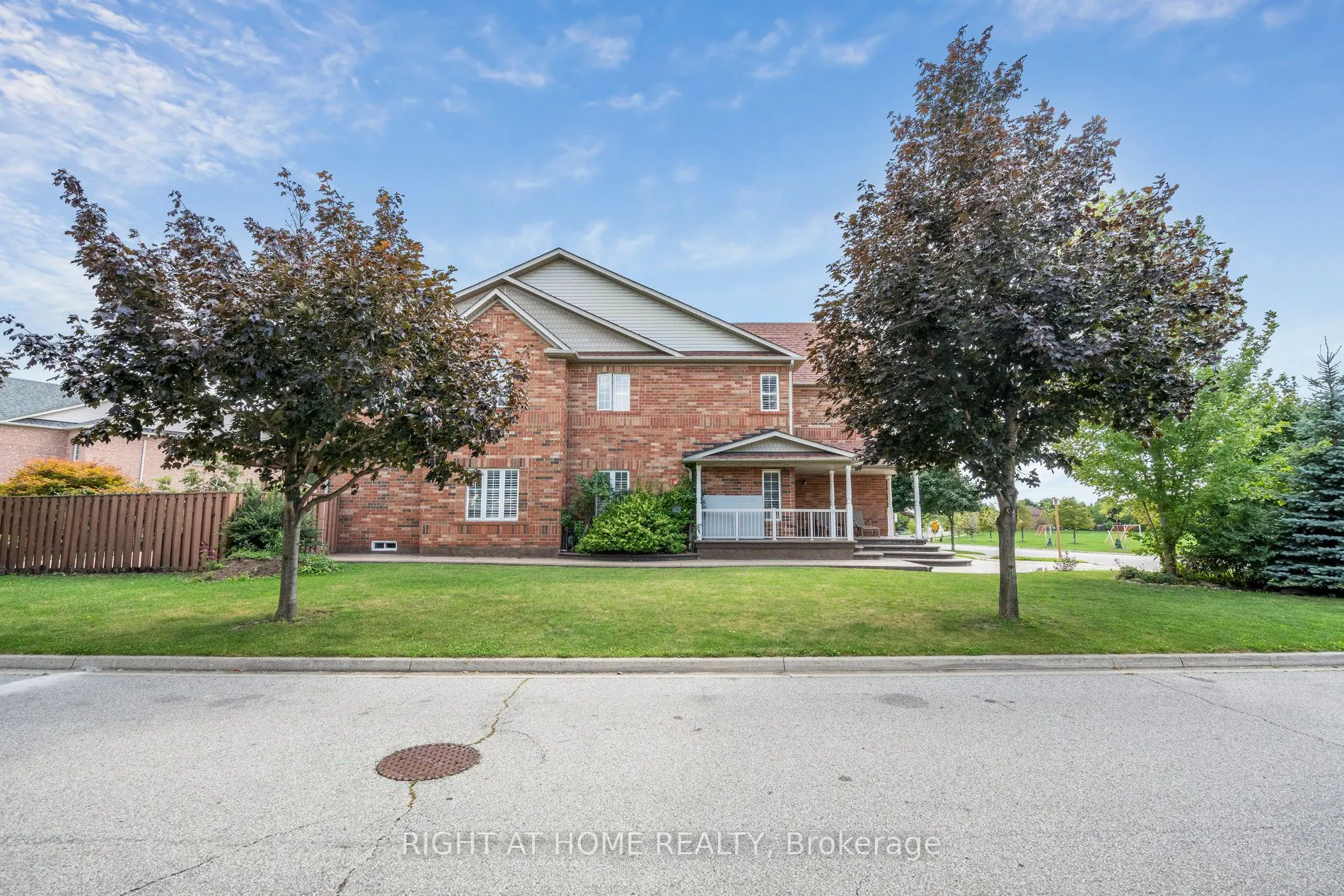 806 White Clover Way