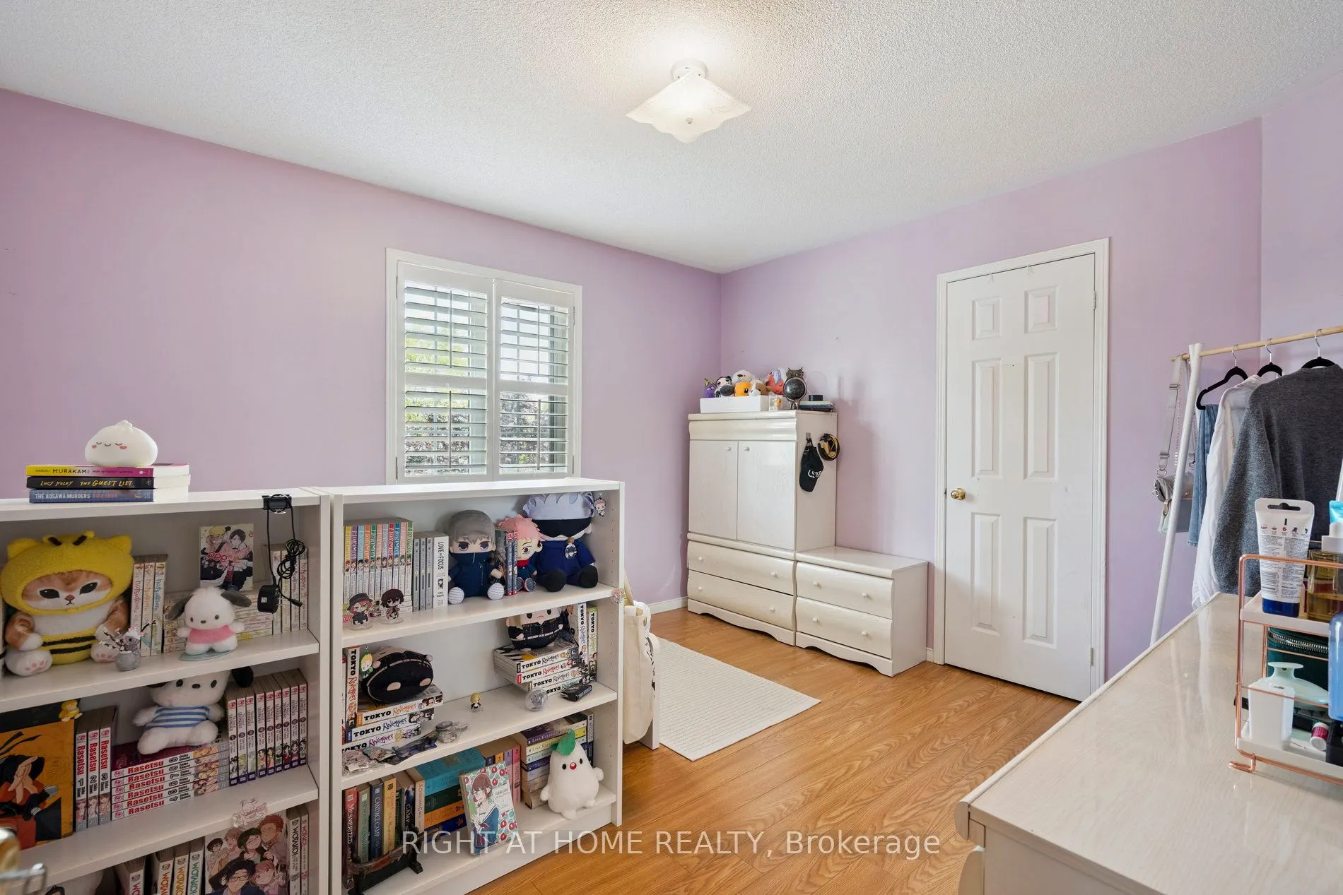 806 White Clover Way