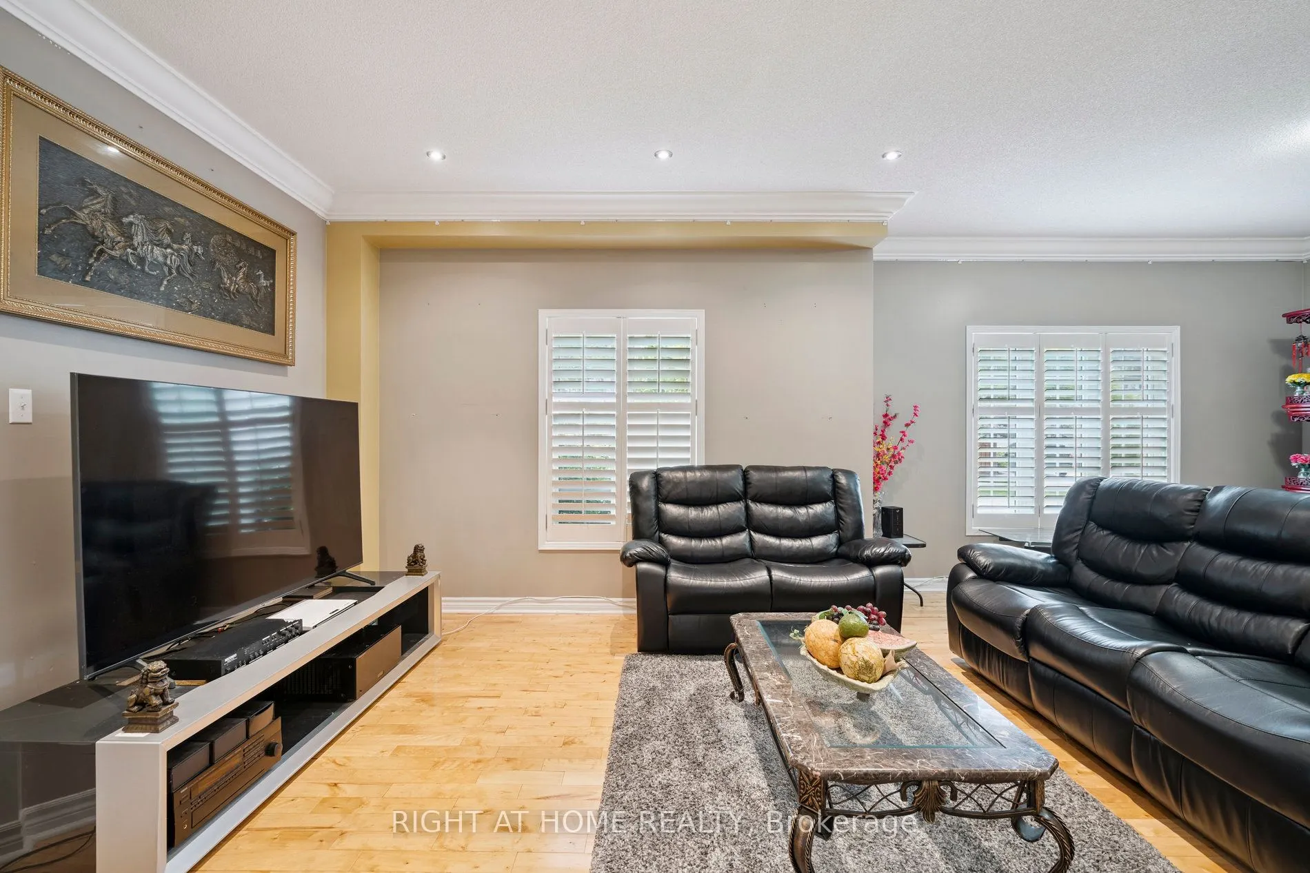 806 White Clover Way