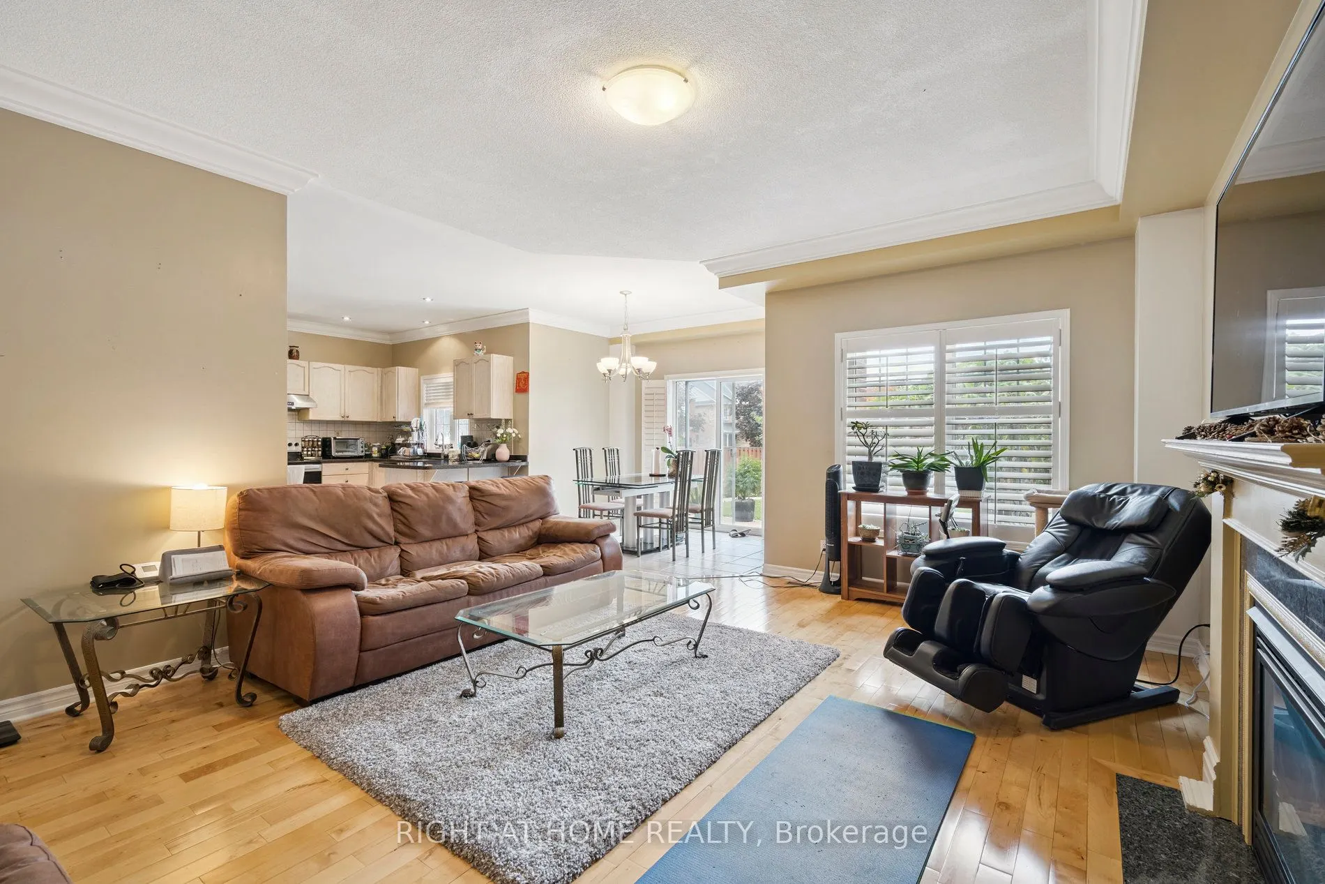 806 White Clover Way