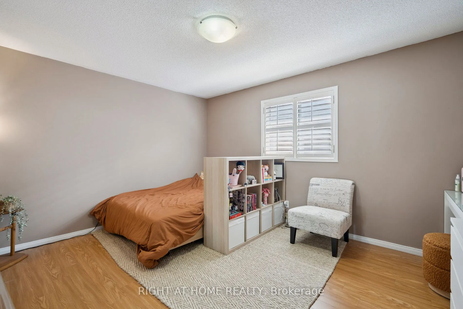 806 White Clover Way