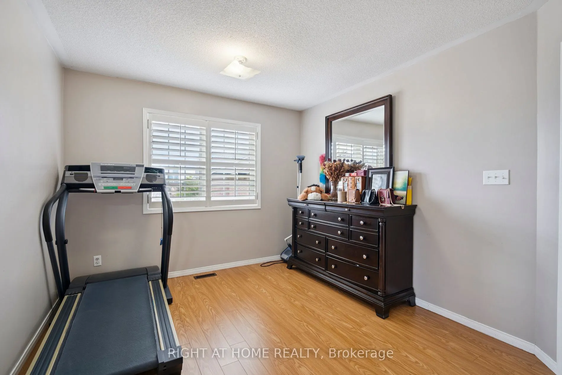 806 White Clover Way